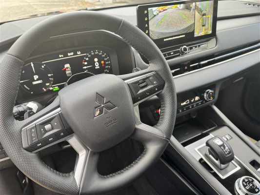 MITSUBISHI Outlander 2.4 PHEV Invite 4WD Automatic-image-7