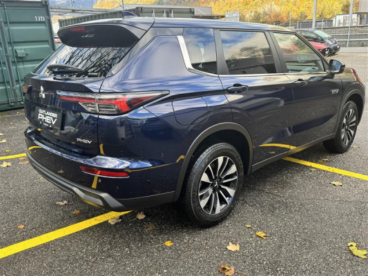 MITSUBISHI Outlander 2.4 PHEV Invite 4WD Automatic-image-4