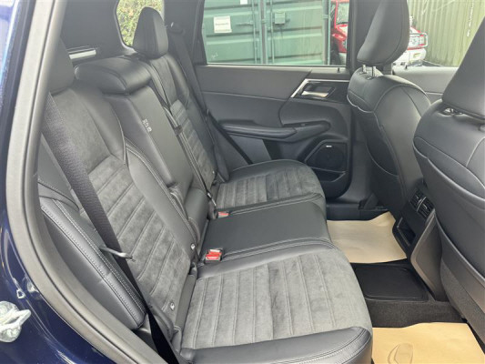 MITSUBISHI Outlander 2.4 PHEV Invite 4WD Automatic-image-8