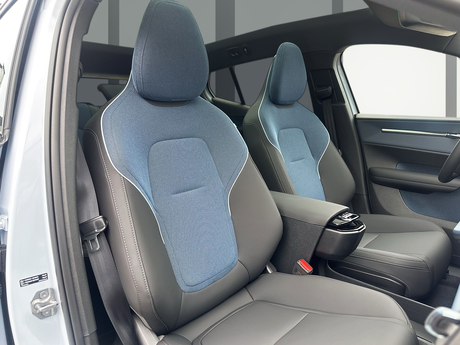 VOLVO EX30 E60 Twin Ultra Performance AWD-image-9