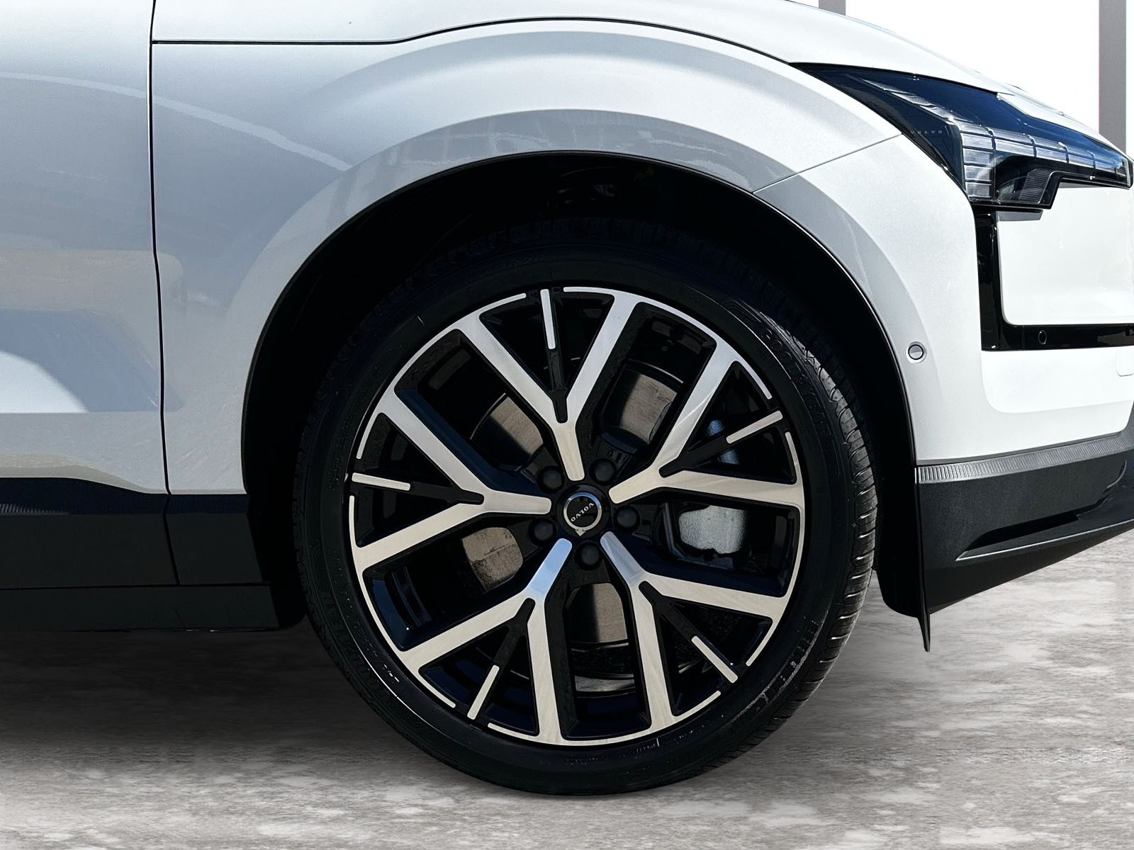VOLVO EX30 E60 Twin Ultra Performance AWD-image-6