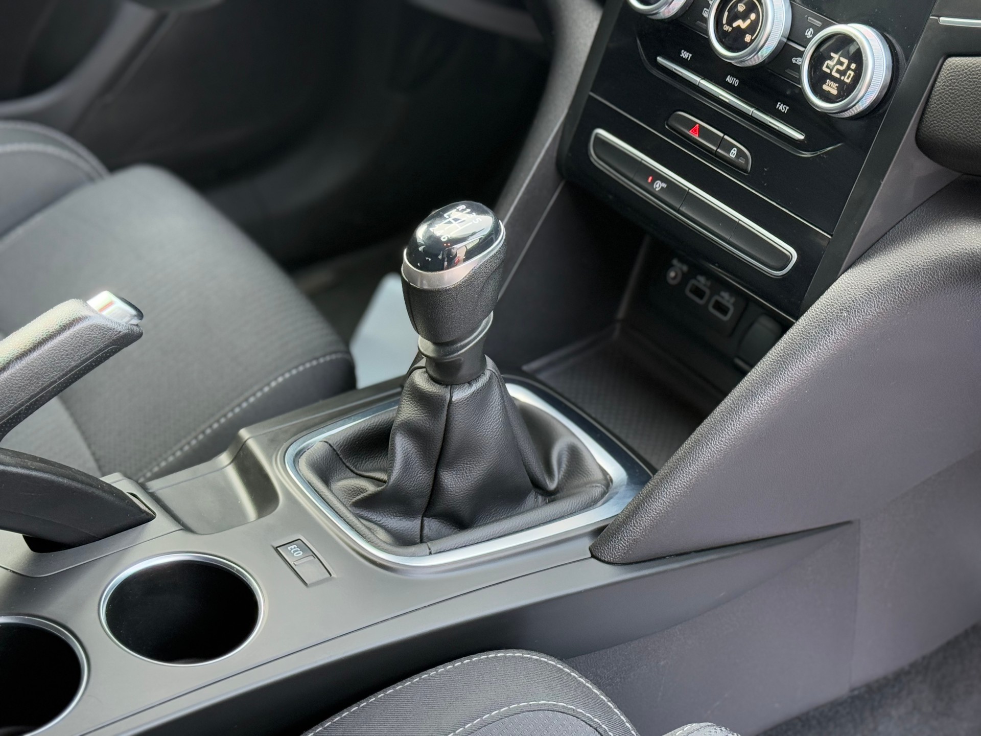 RENAULT Mégane Berline 1.3 16V Turbo Zen-image-17