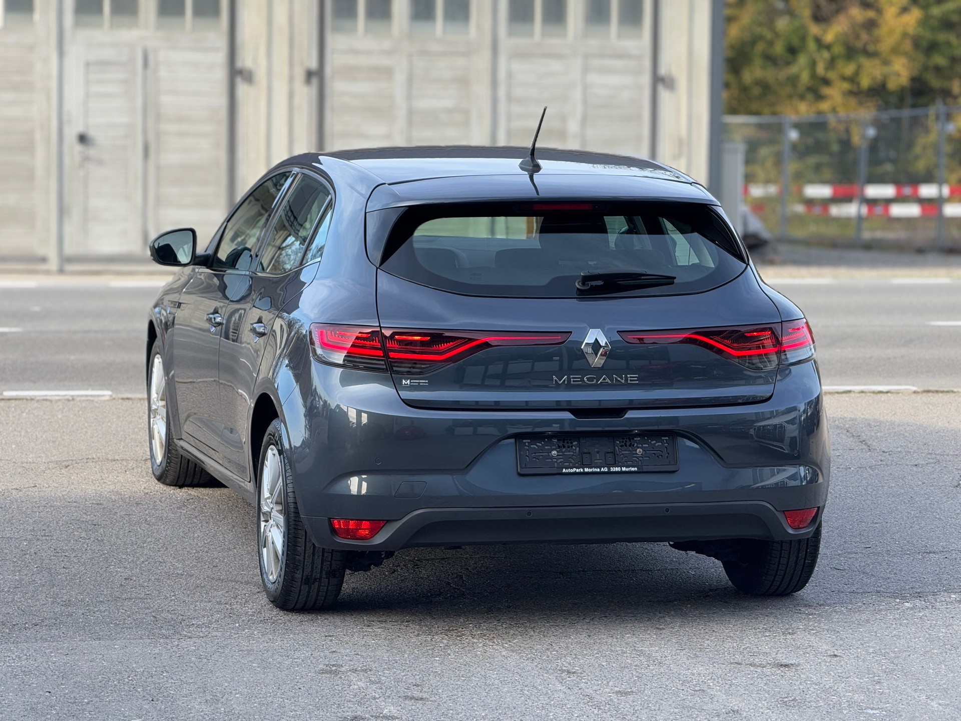 RENAULT Mégane Berline 1.3 16V Turbo Zen-image-6