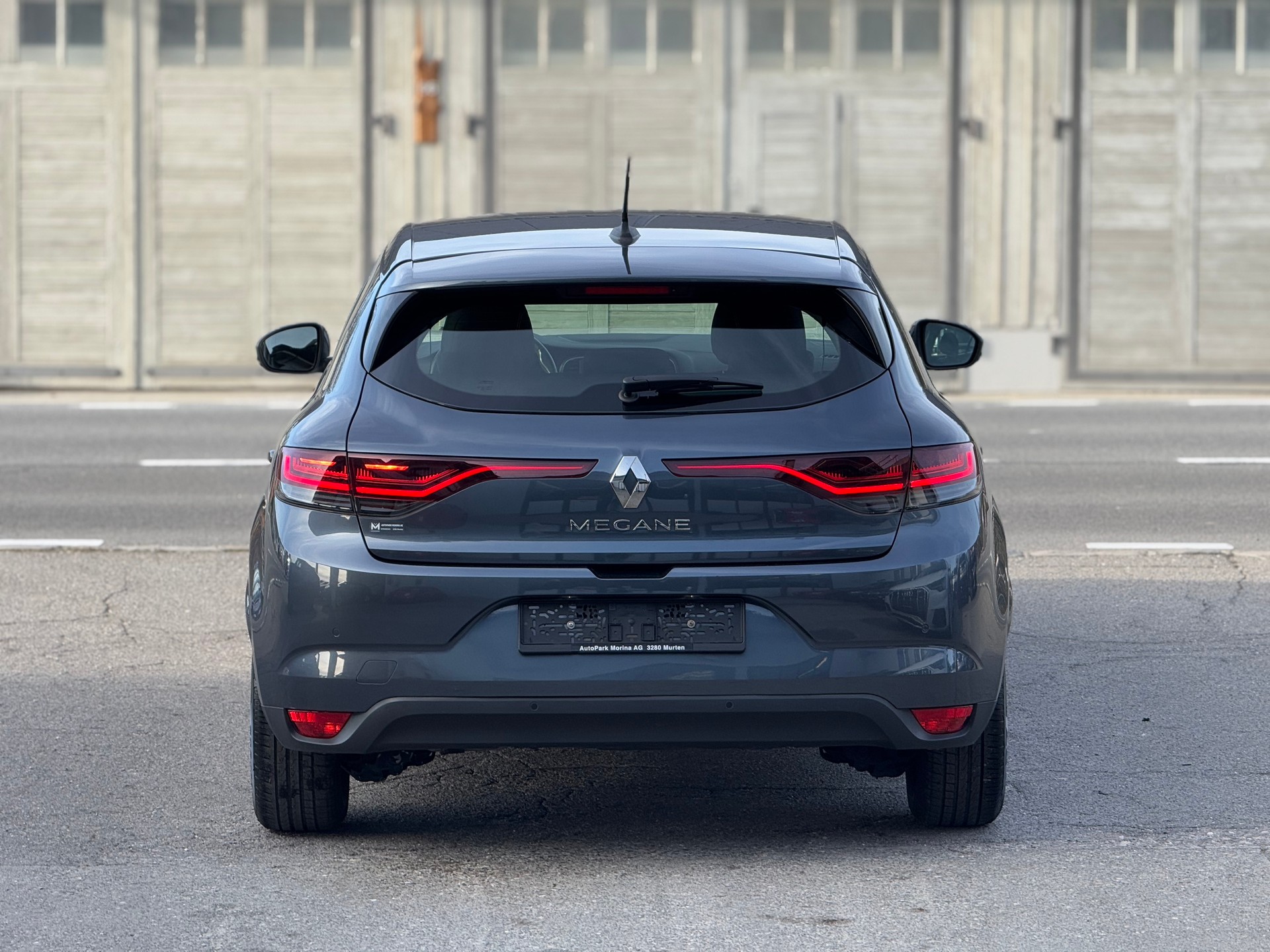 RENAULT Mégane Berline 1.3 16V Turbo Zen-image-5