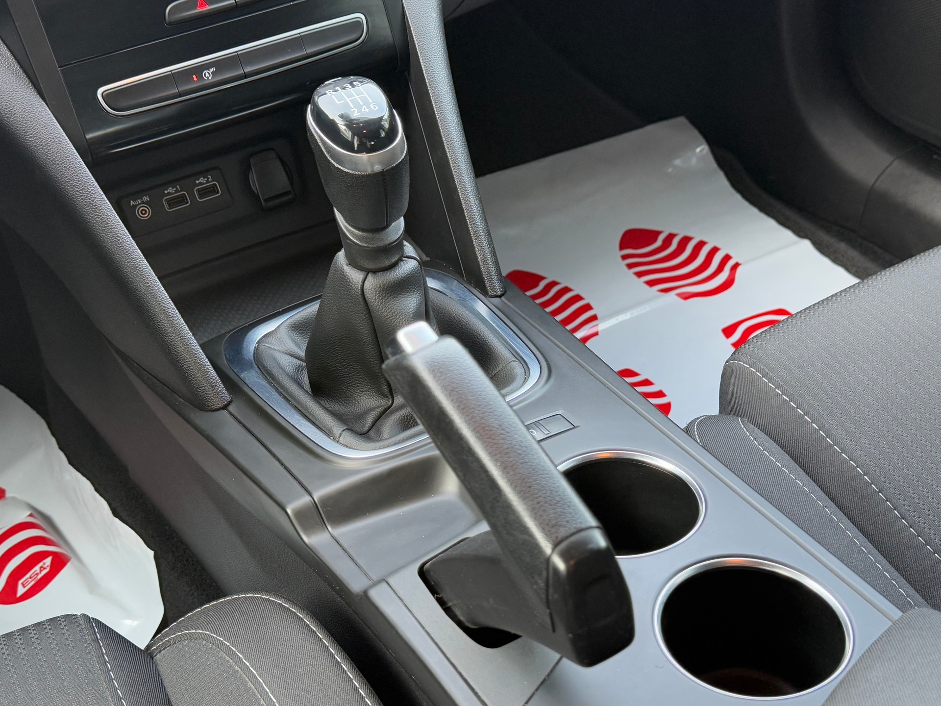 RENAULT Mégane Berline 1.3 16V Turbo Zen-image-18