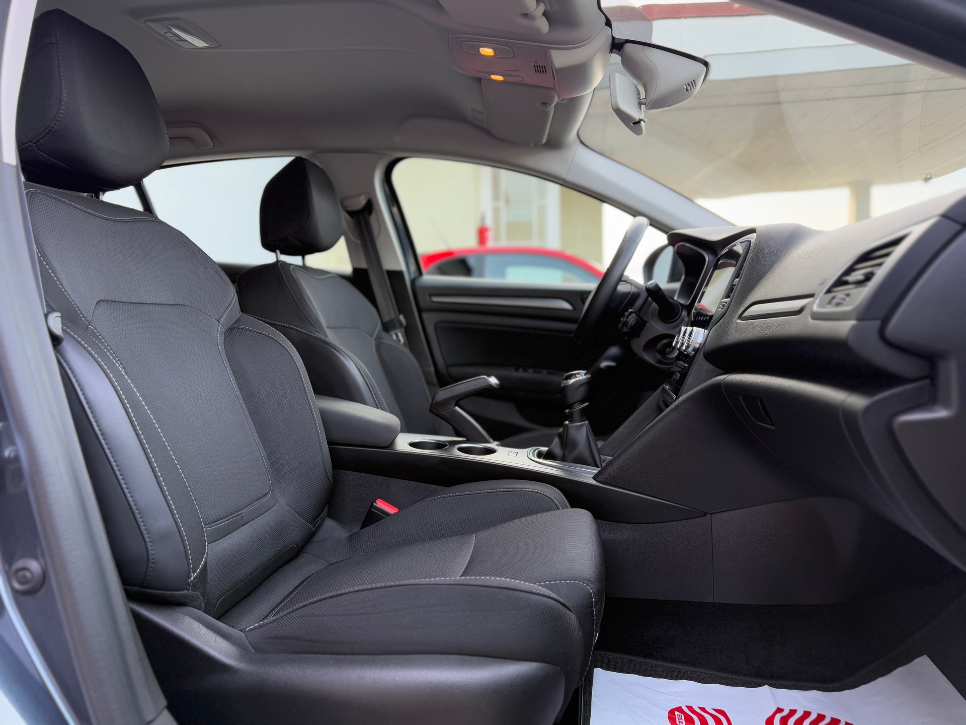 RENAULT Mégane Berline 1.3 16V Turbo Zen-image-13