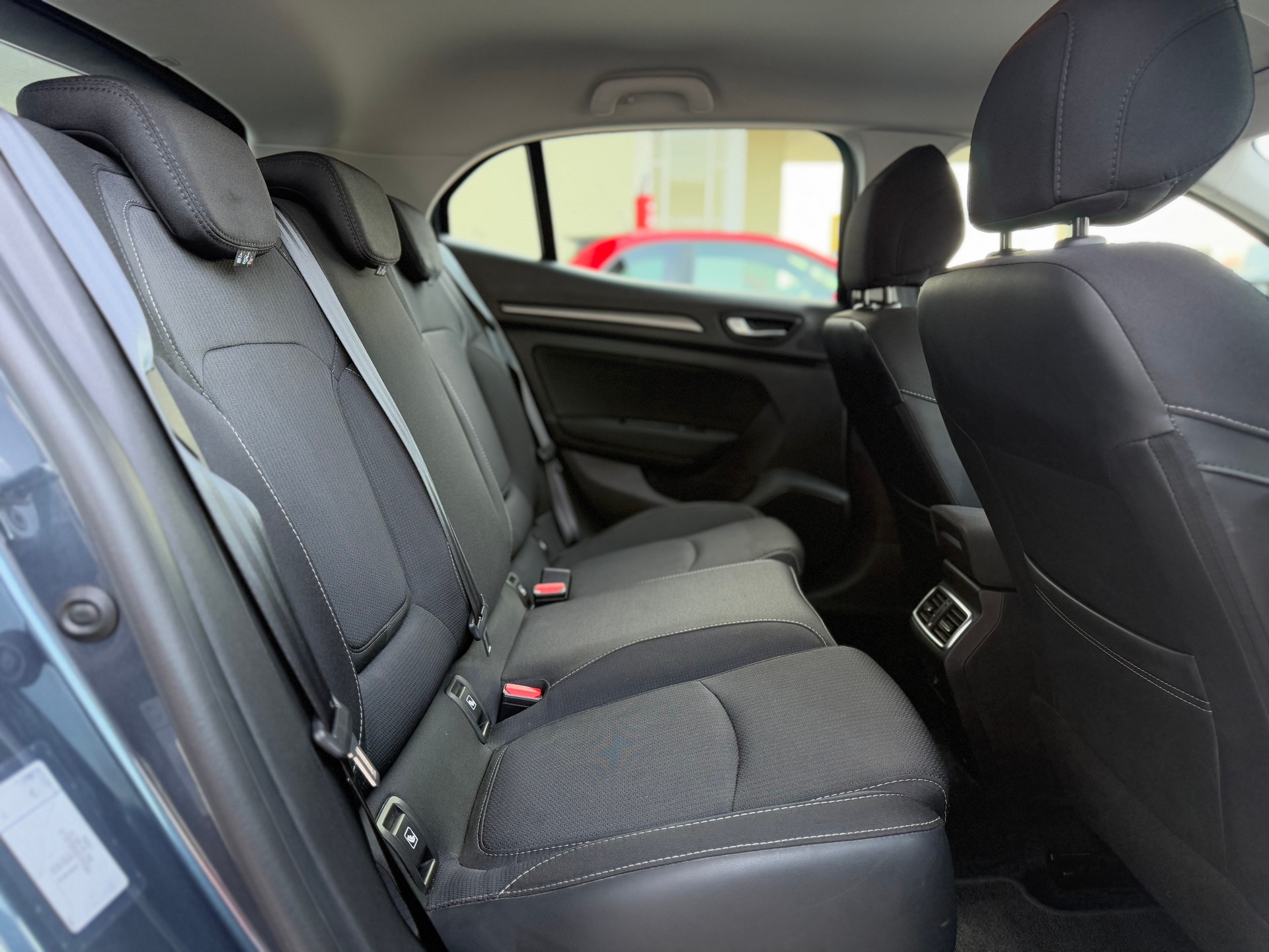 RENAULT Mégane Berline 1.3 16V Turbo Zen-image-12