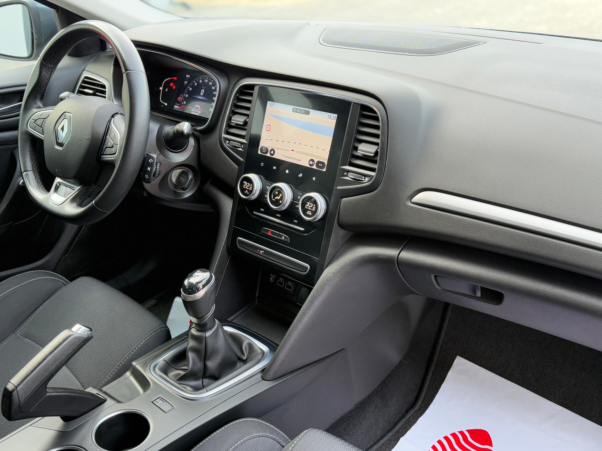 RENAULT Mégane Berline 1.3 16V Turbo Zen-image-14