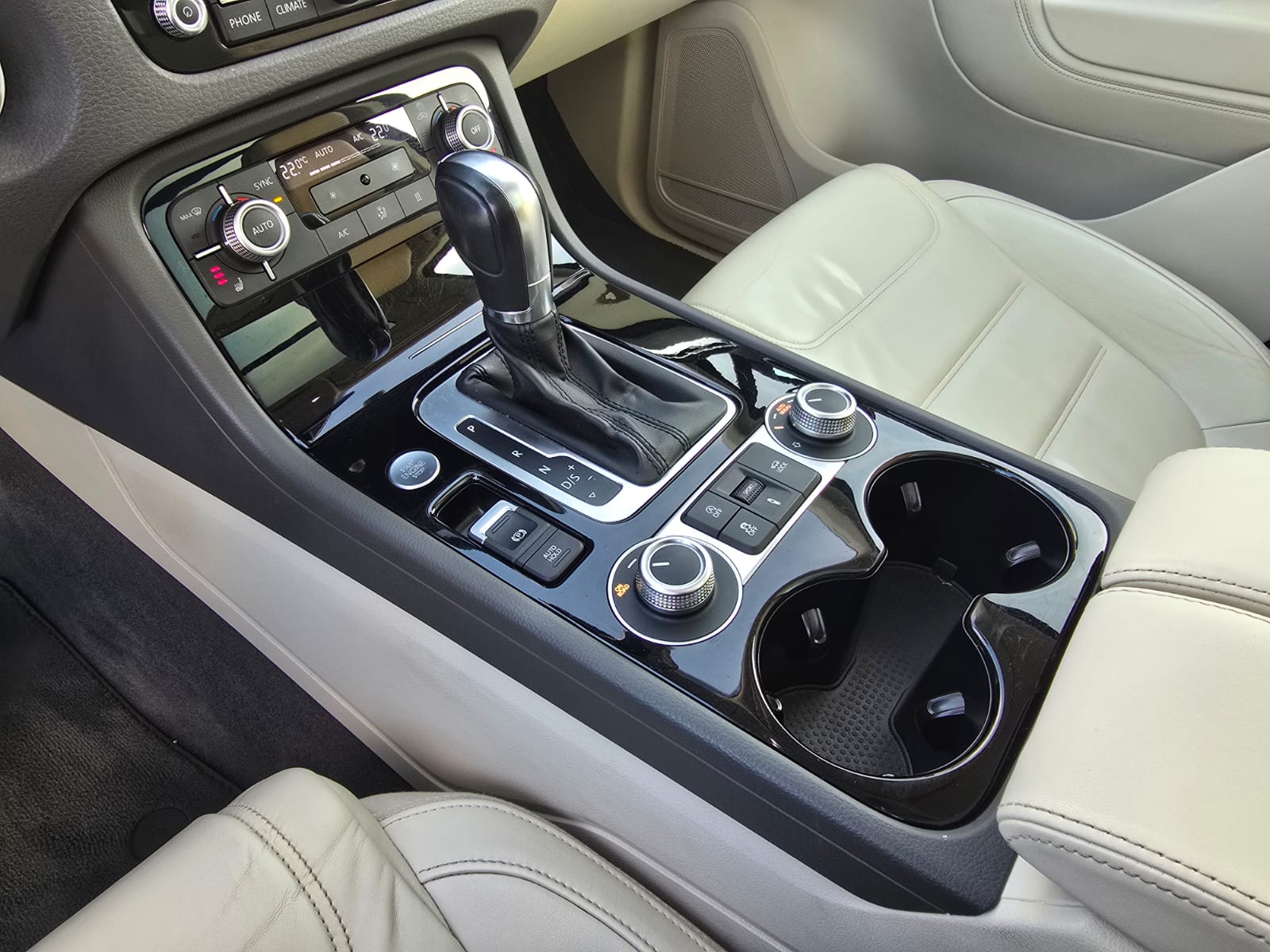 VW Touareg 3.0 TDI BMT R-Line 21"Mallory Tiptronic-image-7