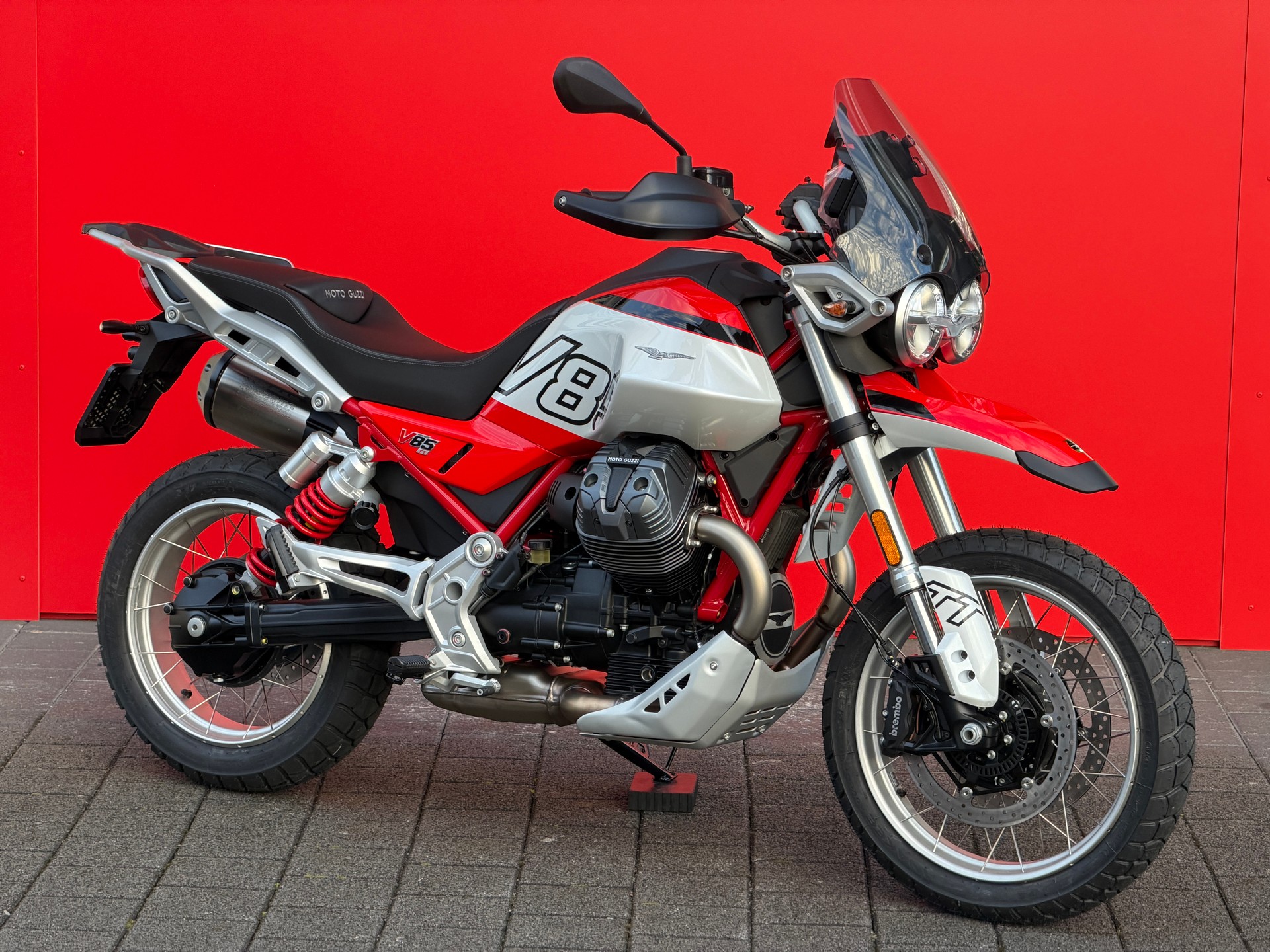 MOTO GUZZI V85 TT E5+-showroom-element-1