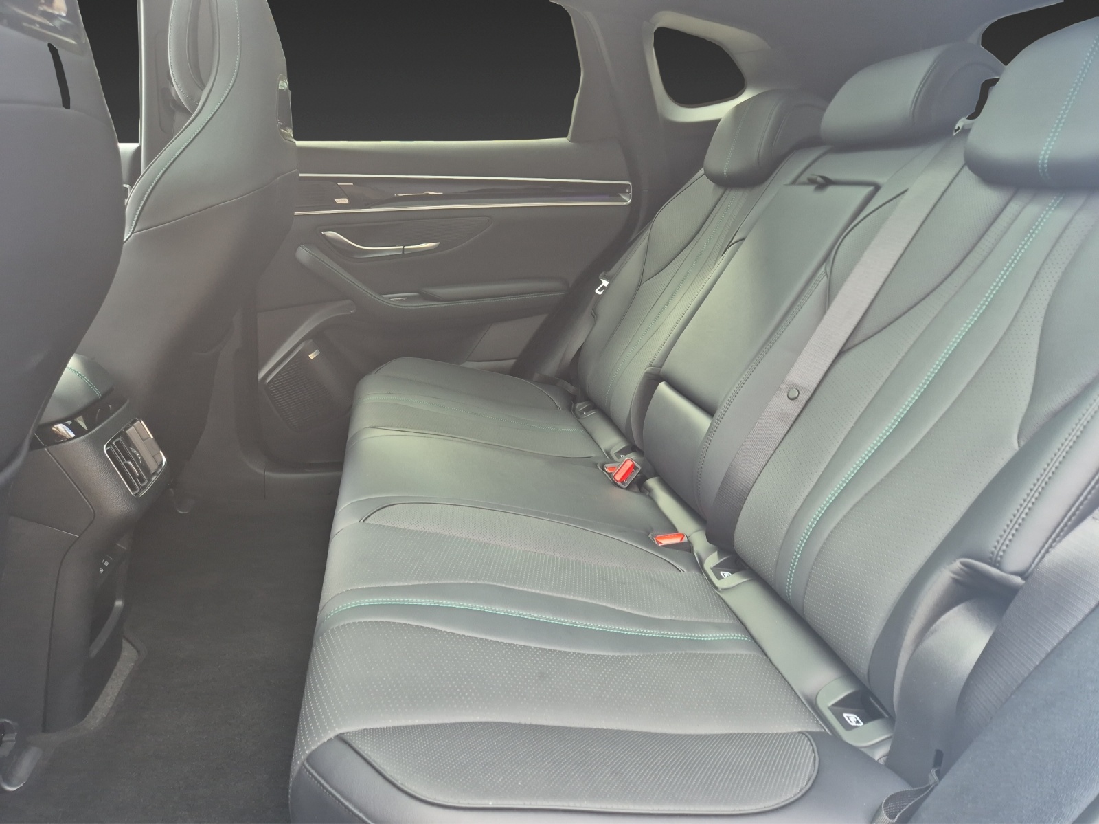 BYD Seal U DM-i Design AWD-image-25