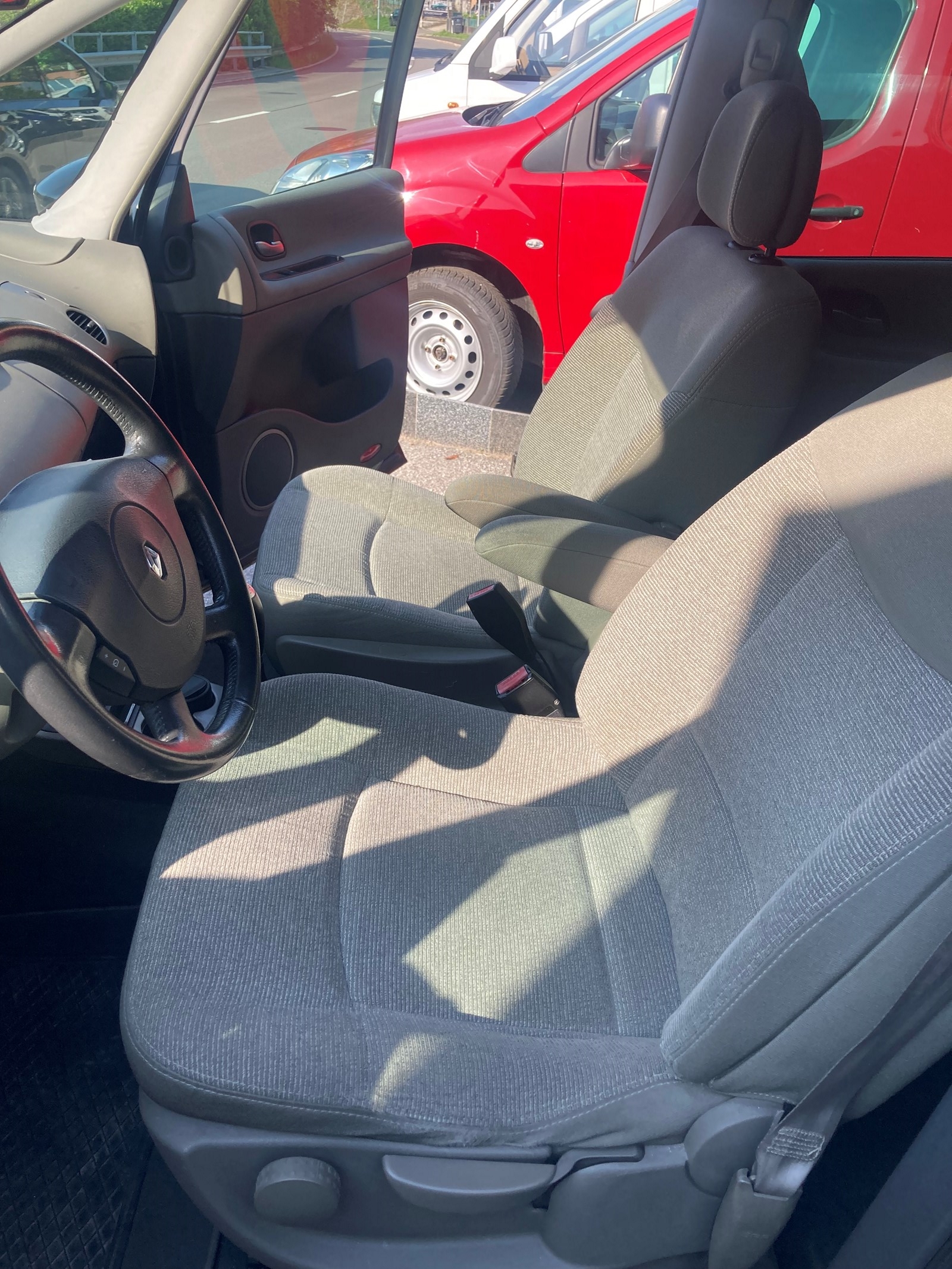 RENAULT Espace 2.2 dCi Dynamique-image-6