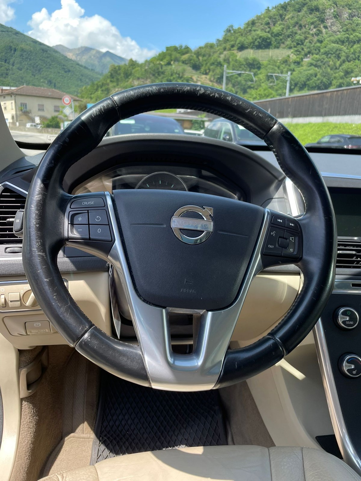 VOLVO XC60 T5 Summum R-Design Powershift-image-8
