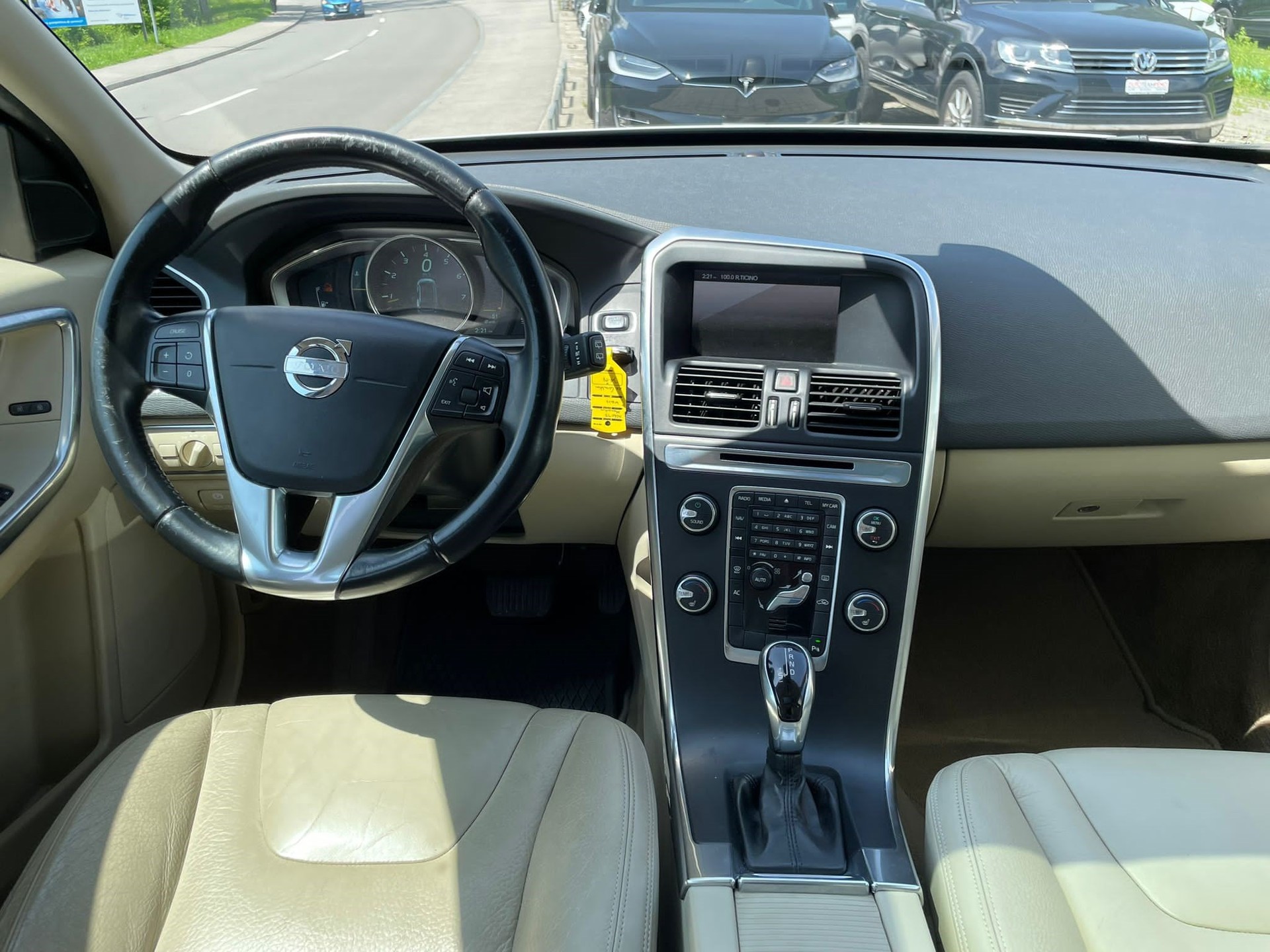 VOLVO XC60 T5 Summum R-Design Powershift-image-9