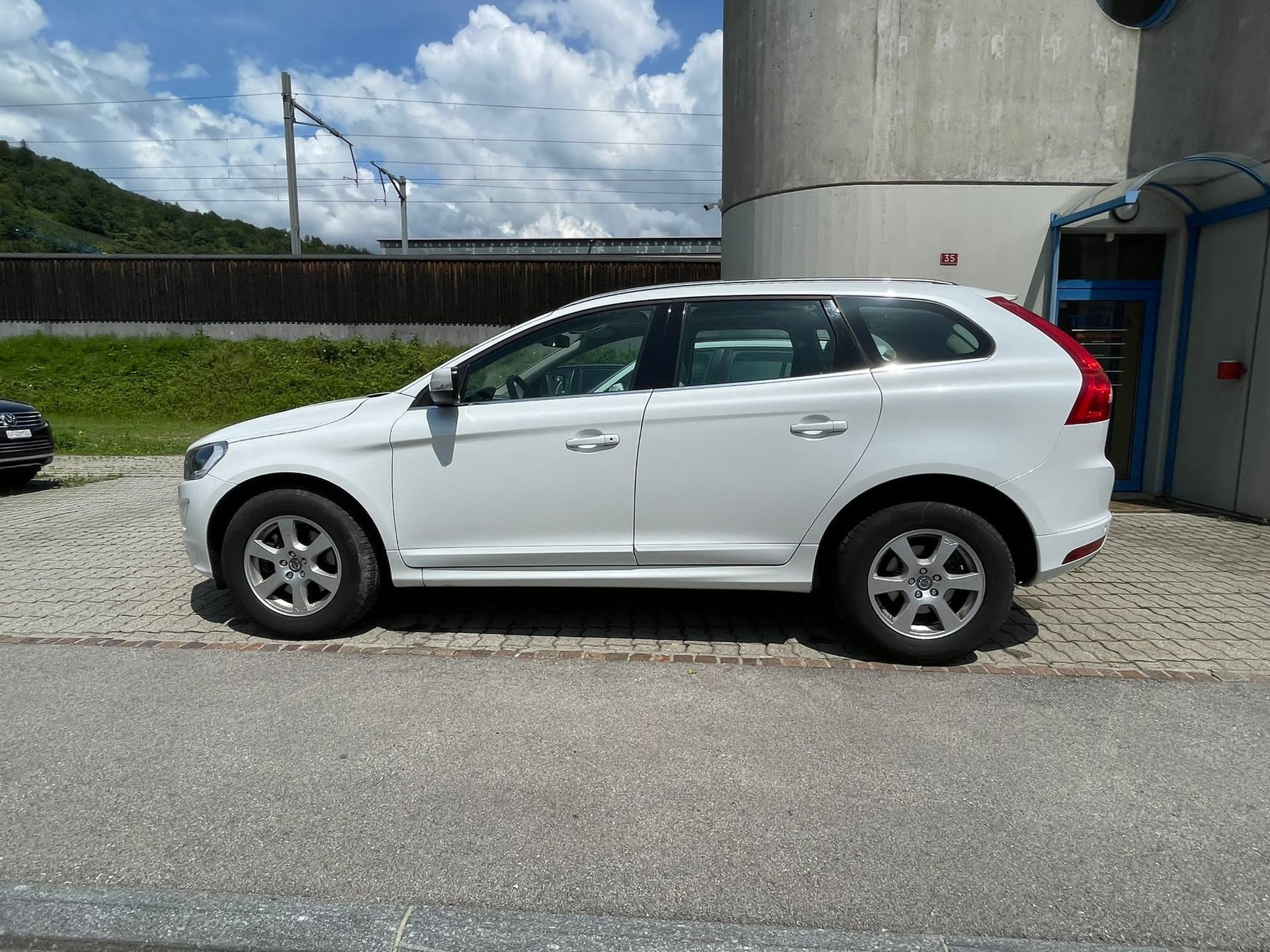 VOLVO XC60 T5 Summum R-Design Powershift-image-3