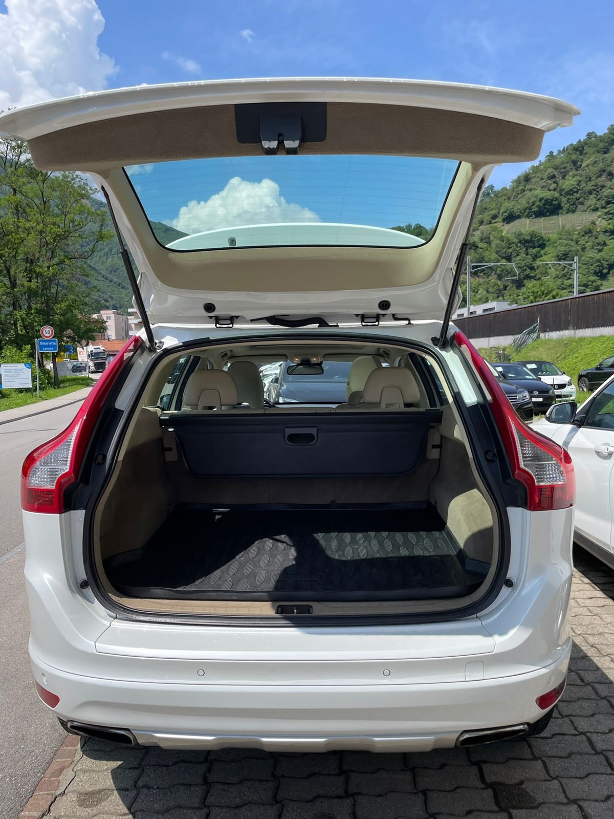 VOLVO XC60 T5 Summum R-Design Powershift-image-6