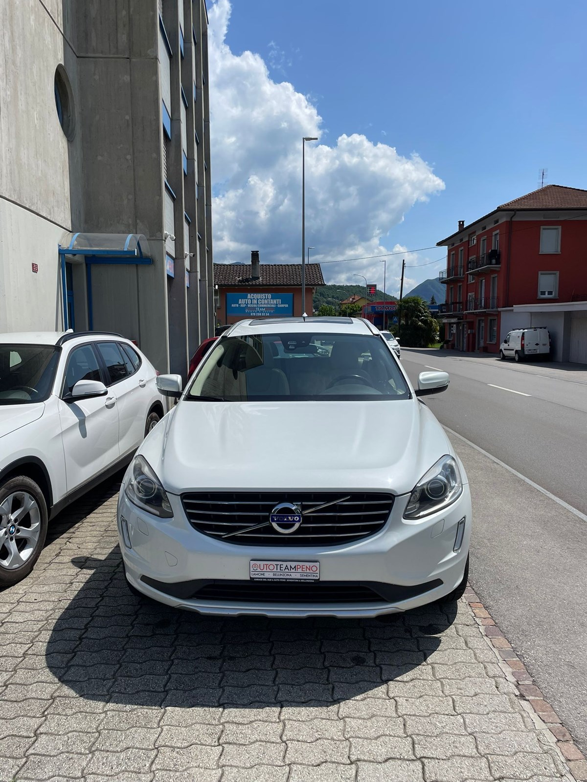 VOLVO XC60 T5 Summum R-Design Powershift-image-1