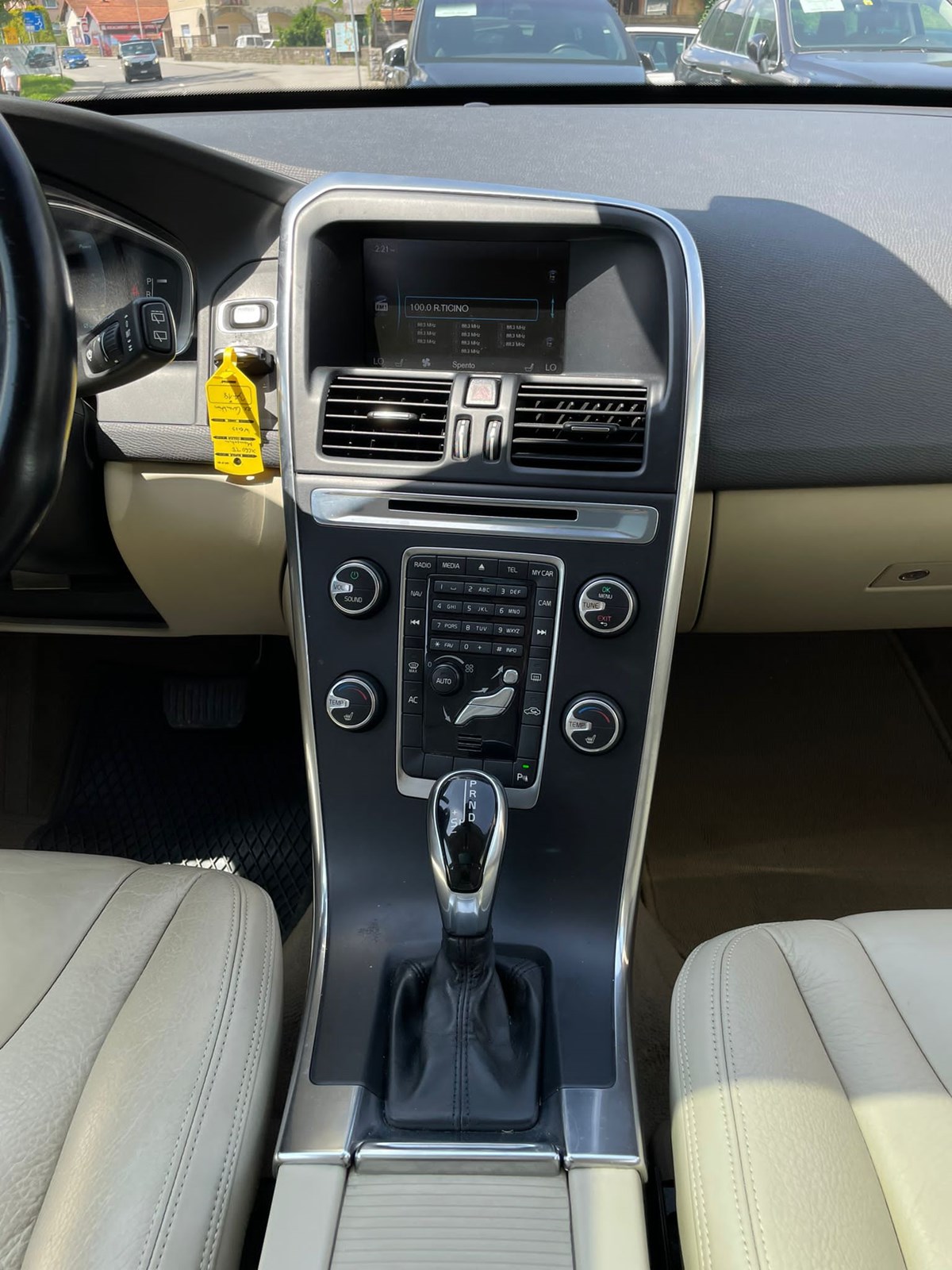 VOLVO XC60 T5 Summum R-Design Powershift-image-11