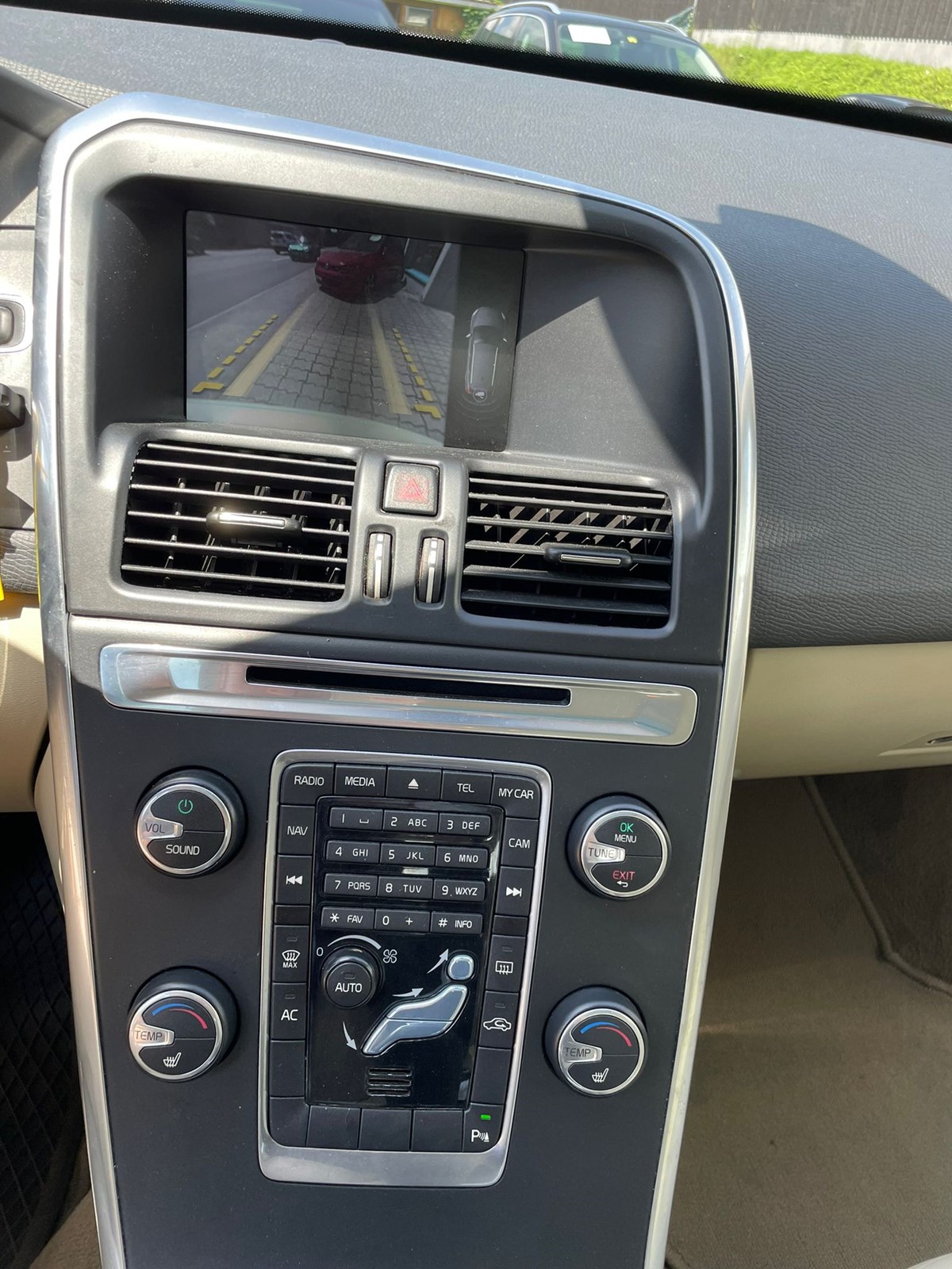 VOLVO XC60 T5 Summum R-Design Powershift-image-10