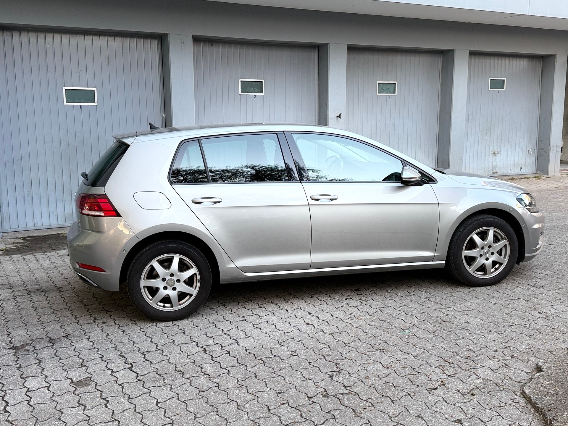 VW Golf 1.6 TDI Comfortline-image-2