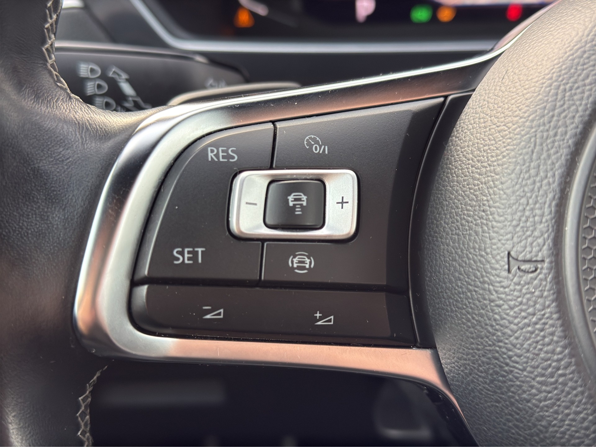 VW Tiguan 2.0 TSI Highline DSG-image-16
