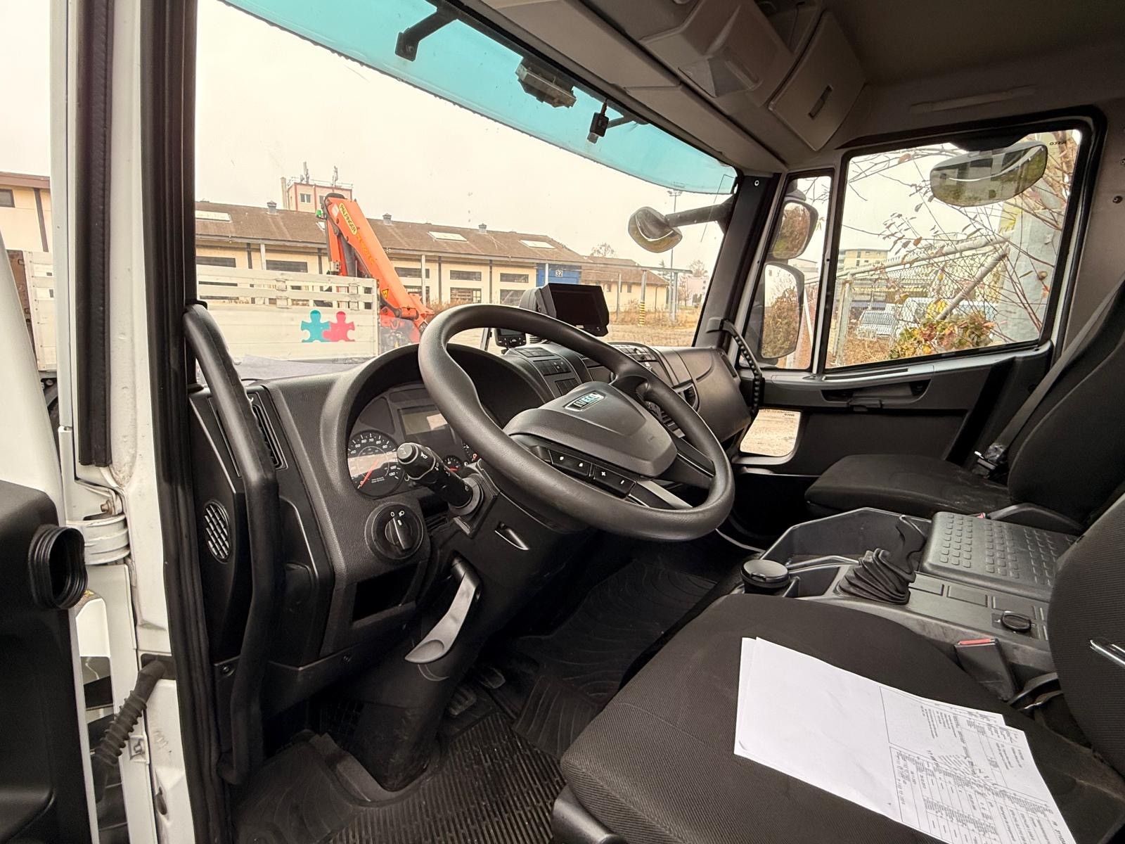 IVECO 80E22 Eurocargo semi-remorque + Grue PK 3400-image-4