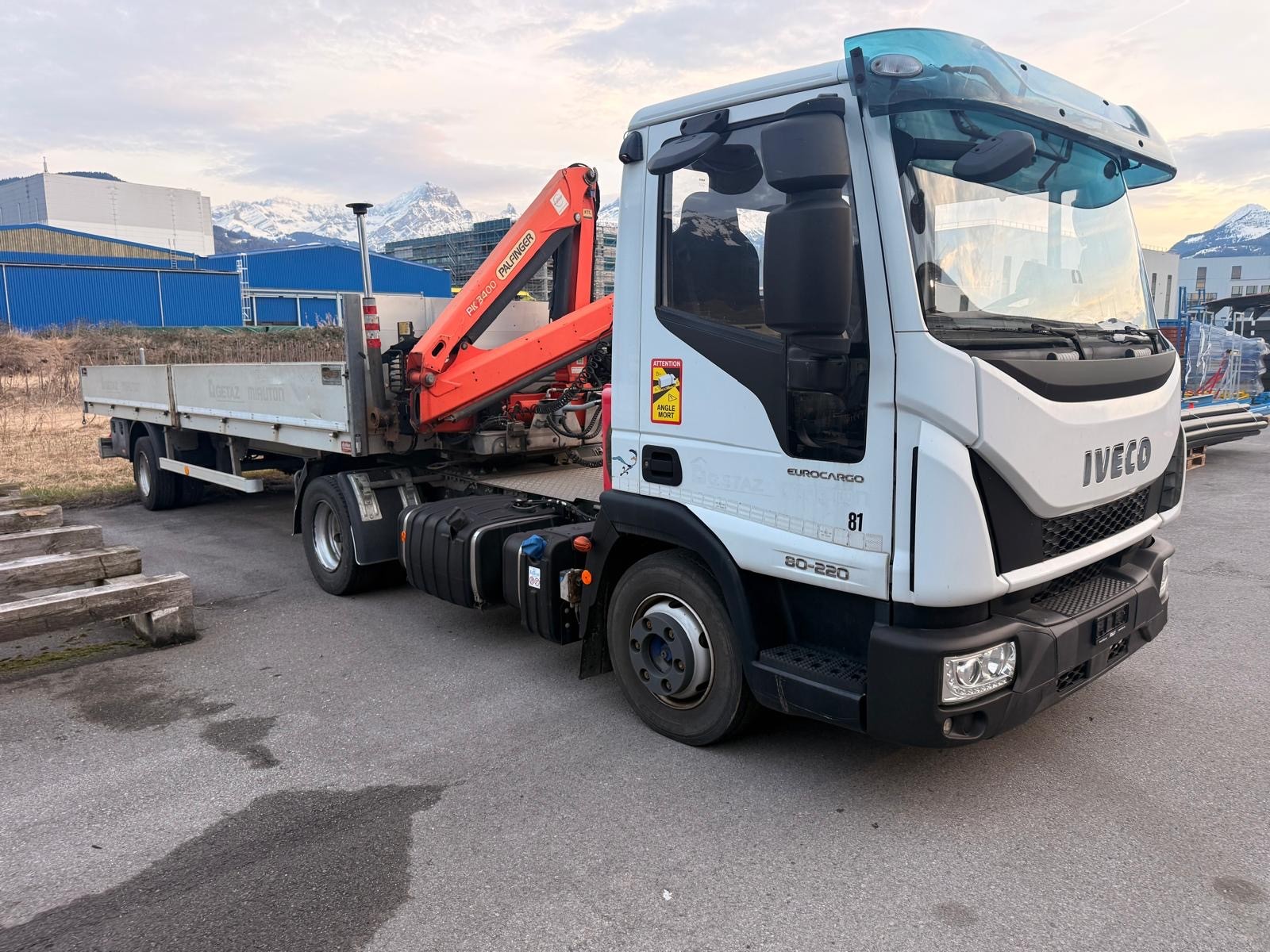 IVECO 80E22 Eurocargo semi-remorque + Grue PK 3400-image-11