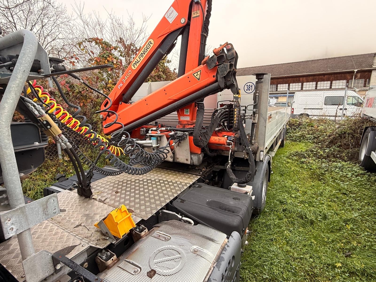 IVECO 80E22 Eurocargo semi-remorque + Grue PK 3400-image-2