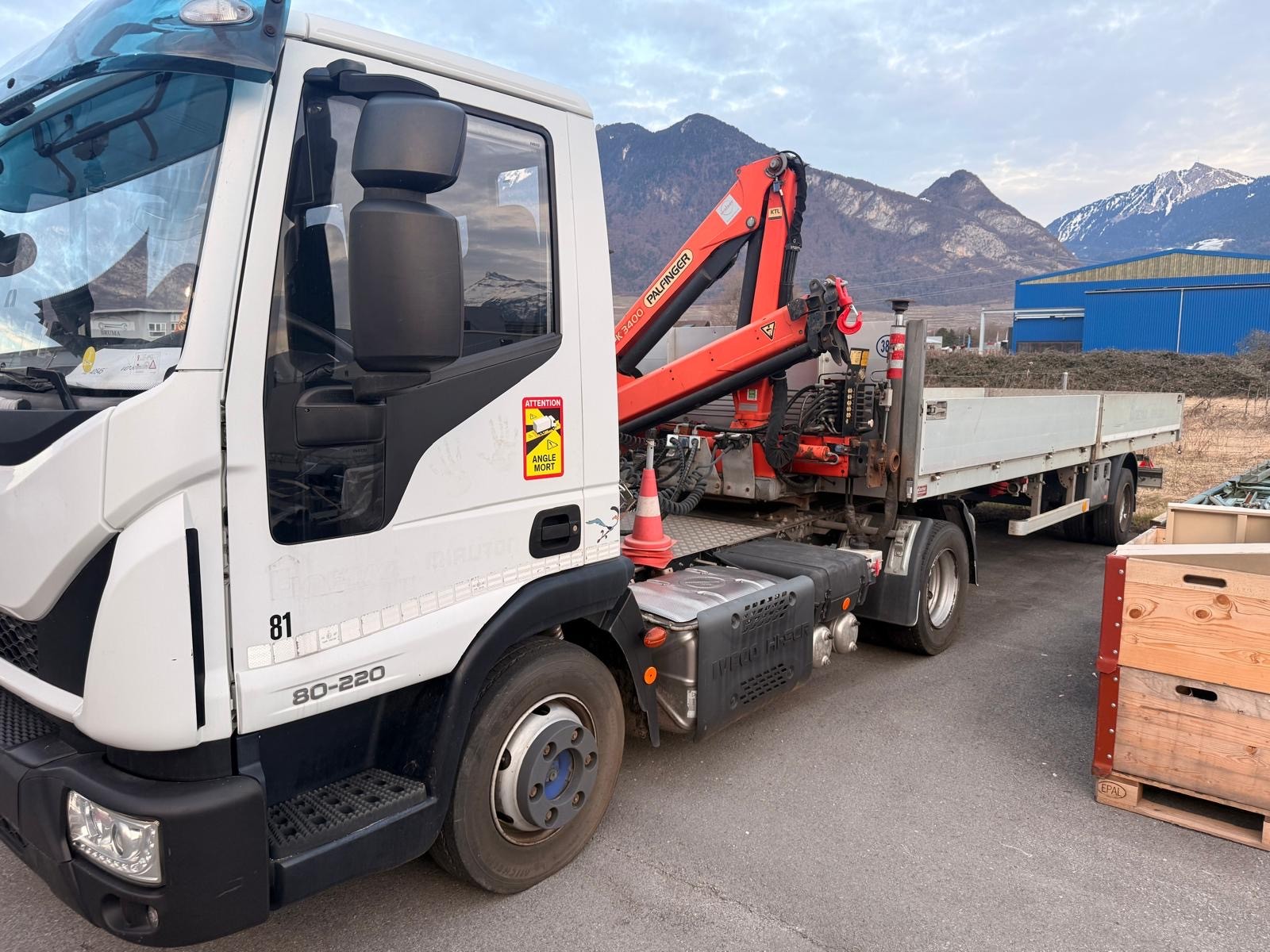 IVECO 80E22 Eurocargo semi-remorque + Grue PK 3400-image-8