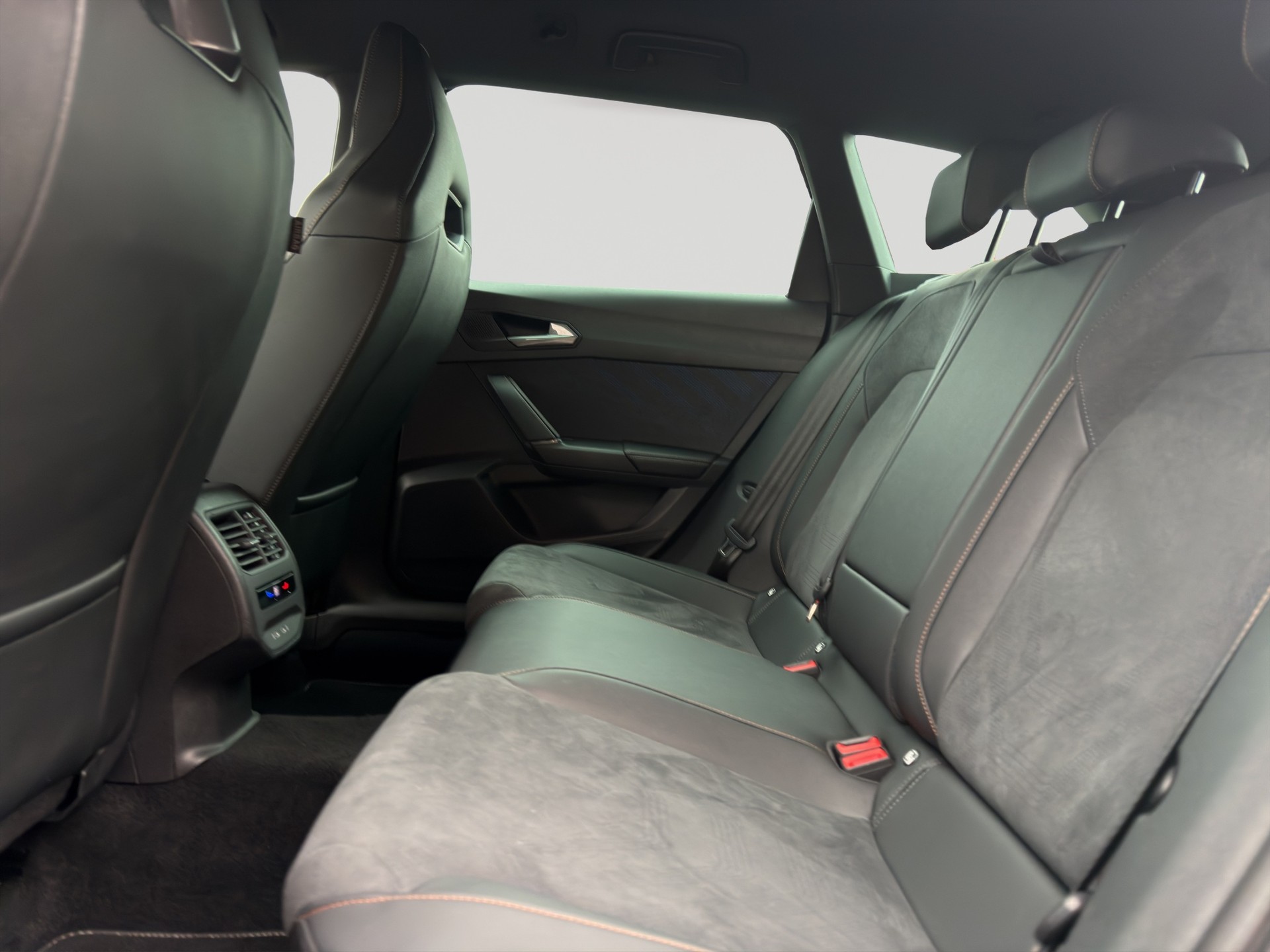 CUPRA LEON ST 2.0 TSI VZ DSG 4Drive-image-7