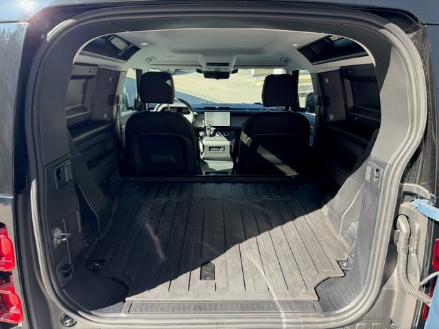 LAND ROVER Defender 90 3.0 D I6 250 Hardtop S-image-10