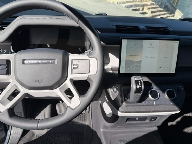 LAND ROVER Defender 90 3.0 D I6 250 Hardtop S-image-14