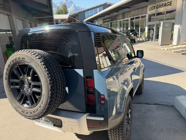 LAND ROVER Defender 90 3.0 D I6 250 Hardtop S-image-3
