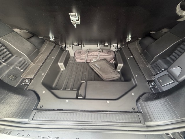 LAND ROVER Defender 90 3.0 D I6 250 Hardtop S-image-13