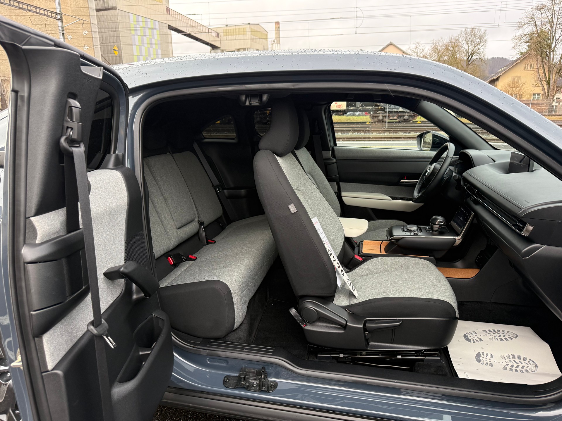 MAZDA MX-30 Skyactiv R-EV Exclusive-Line-image-12
