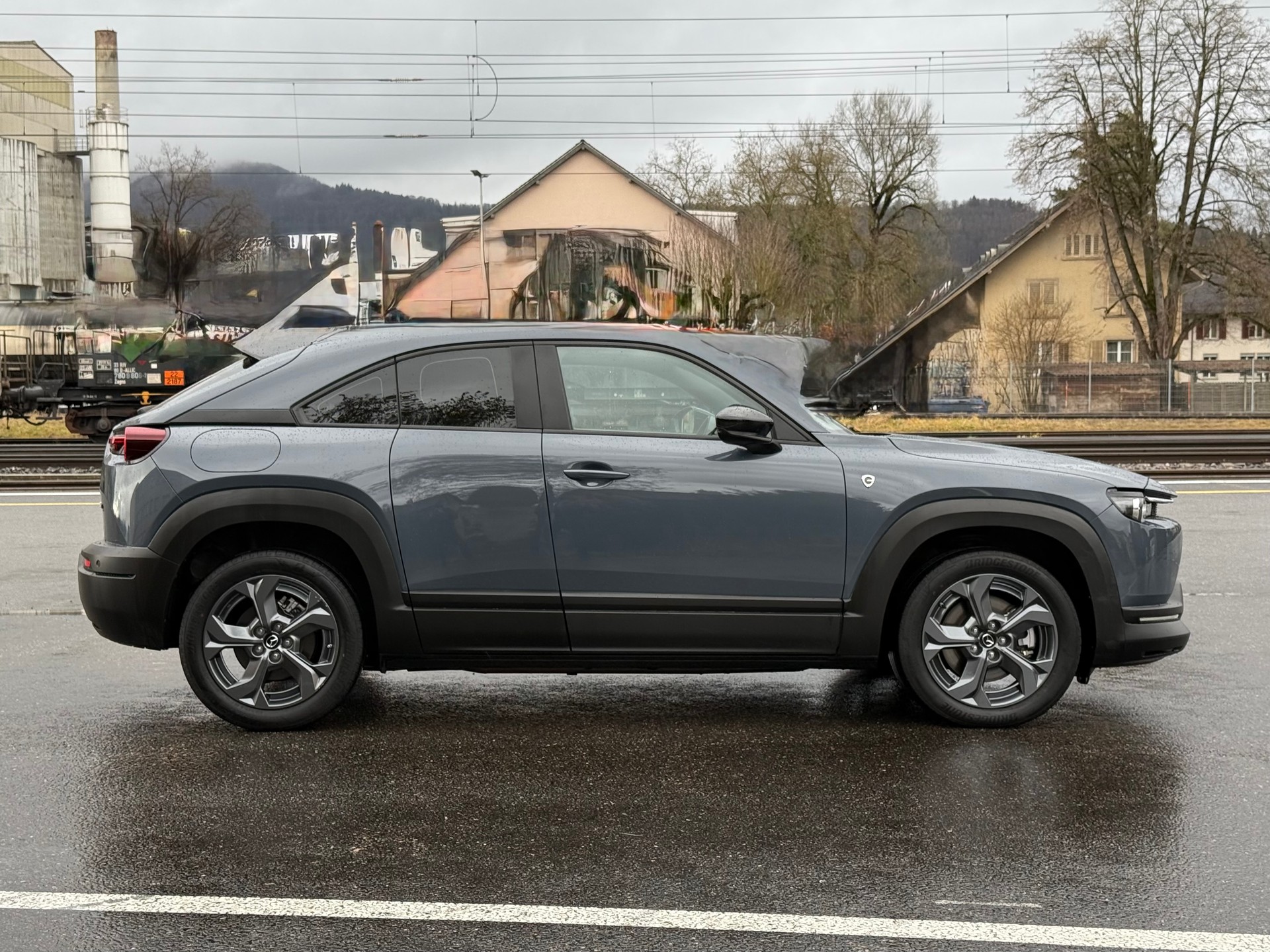 MAZDA MX-30 Skyactiv R-EV Exclusive-Line-showroom-element-3