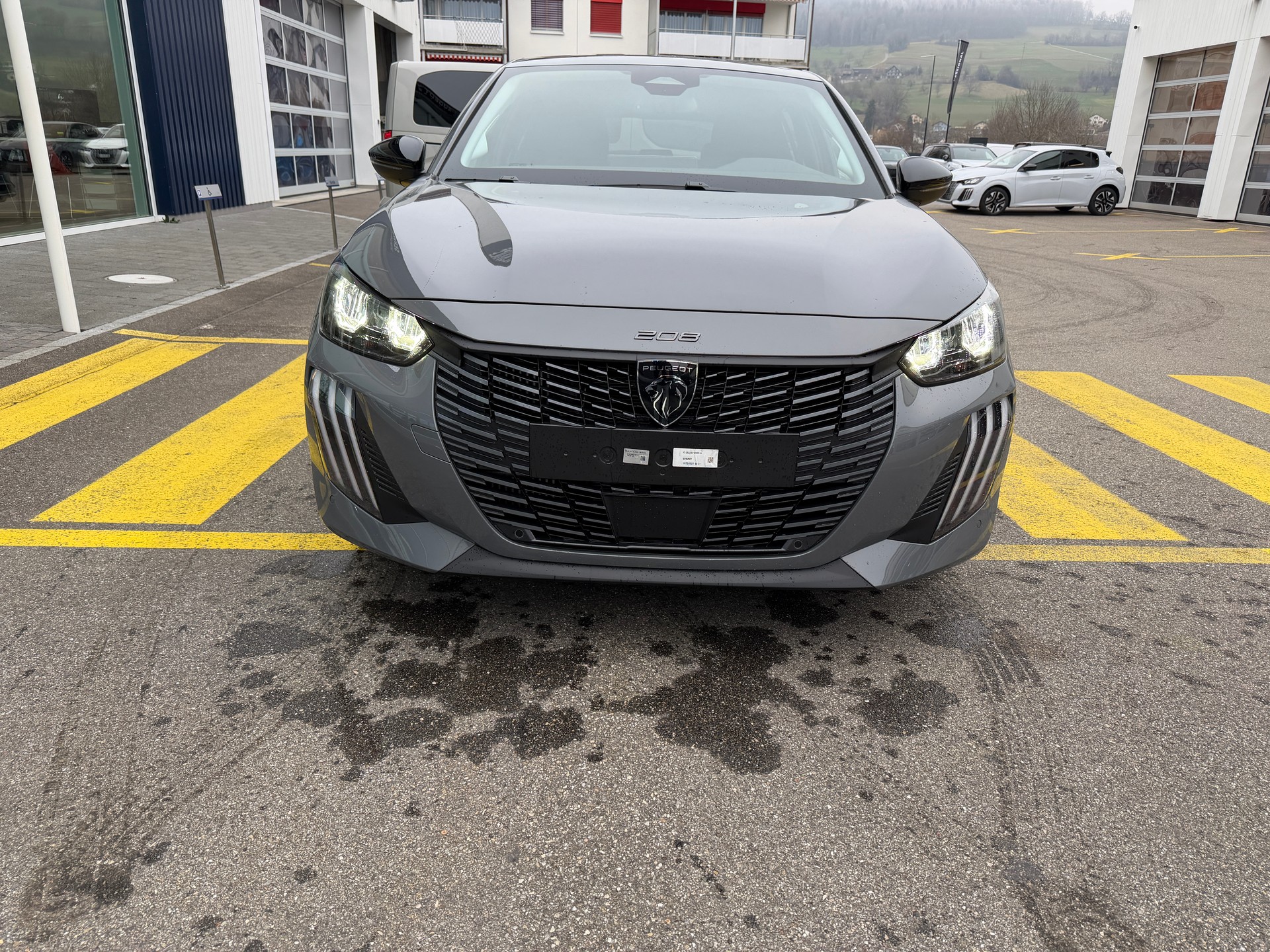 PEUGEOT 208 1.2 MHEV 110 Allure Premium-image-6
