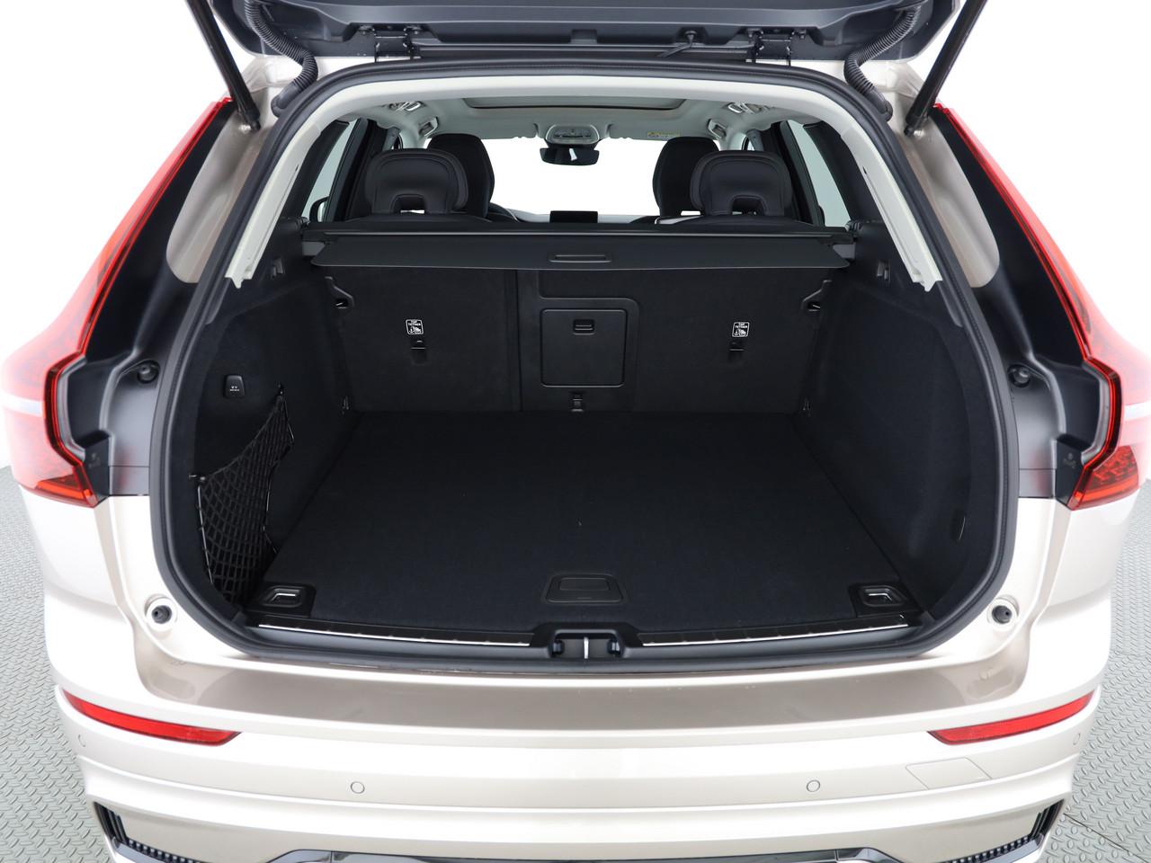 VOLVO XC60 2.0 B5 MH Ultra Dark AWD-image-13