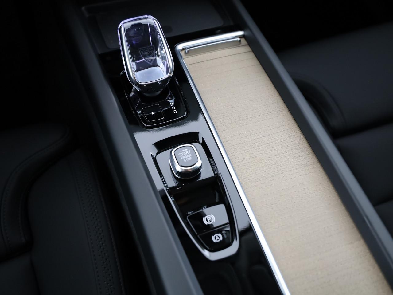 VOLVO XC60 2.0 B5 MH Ultra Dark AWD-image-19