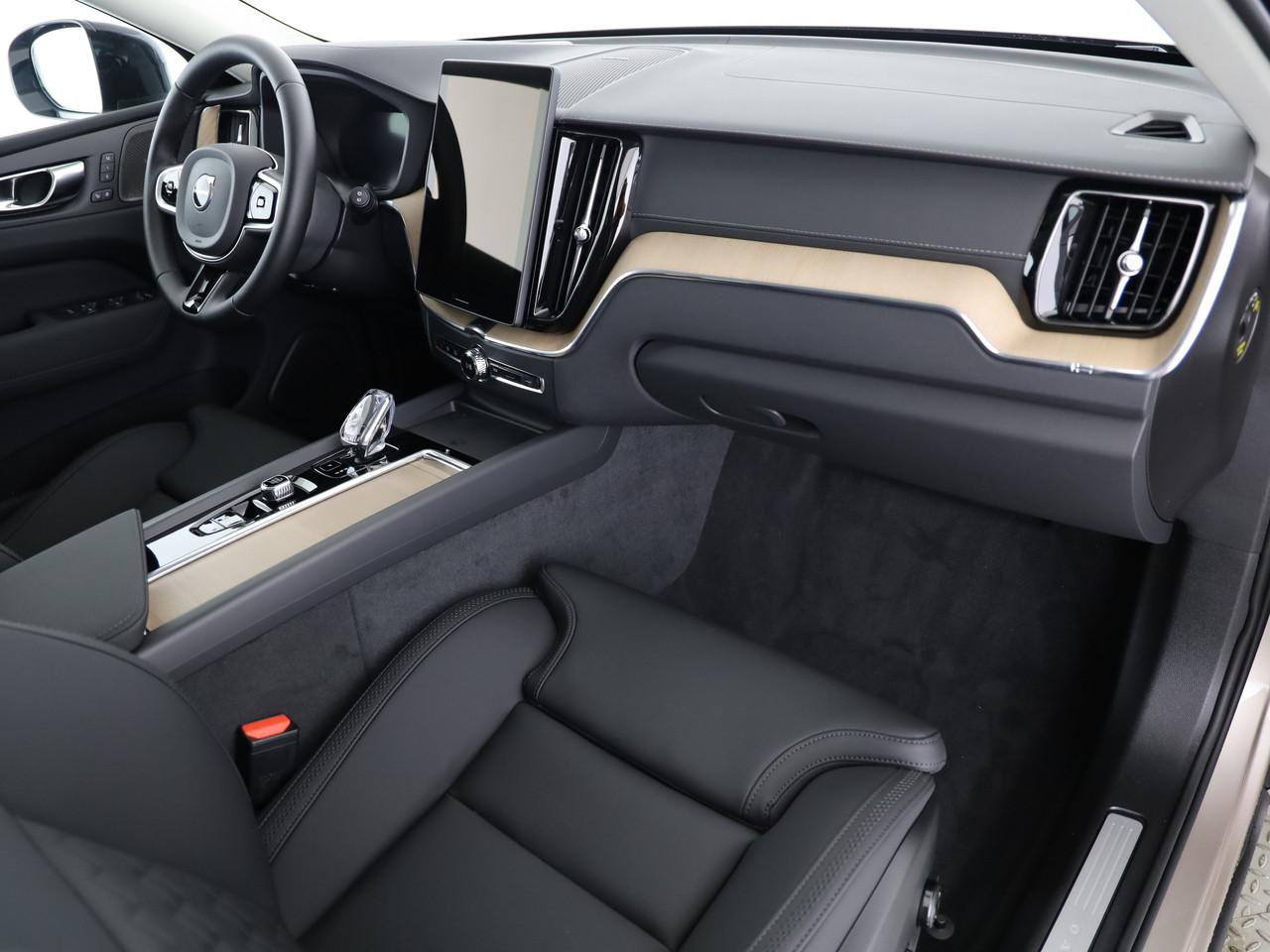 VOLVO XC60 2.0 B5 MH Ultra Dark AWD-image-10