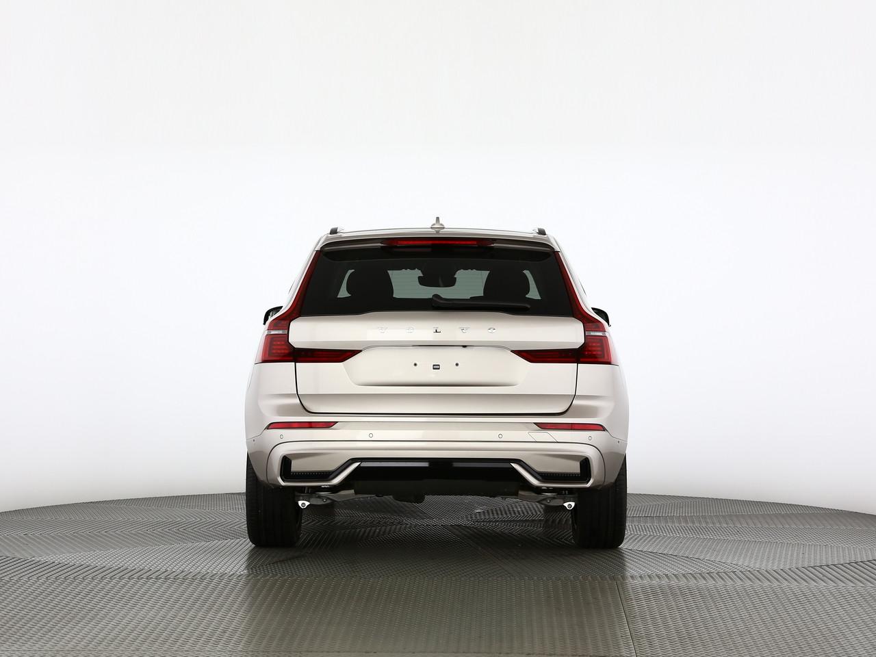 VOLVO XC60 2.0 B5 MH Ultra Dark AWD-image-3
