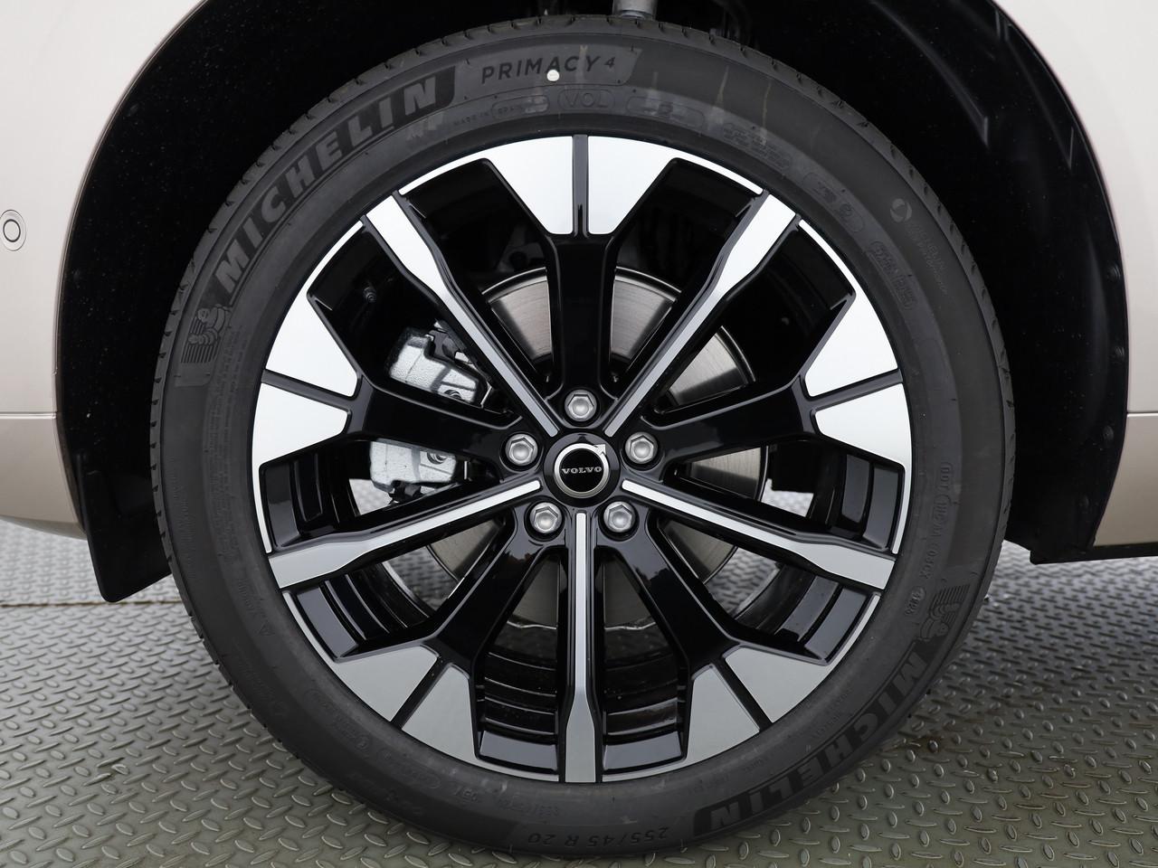 VOLVO XC60 2.0 B5 MH Ultra Dark AWD-image-6