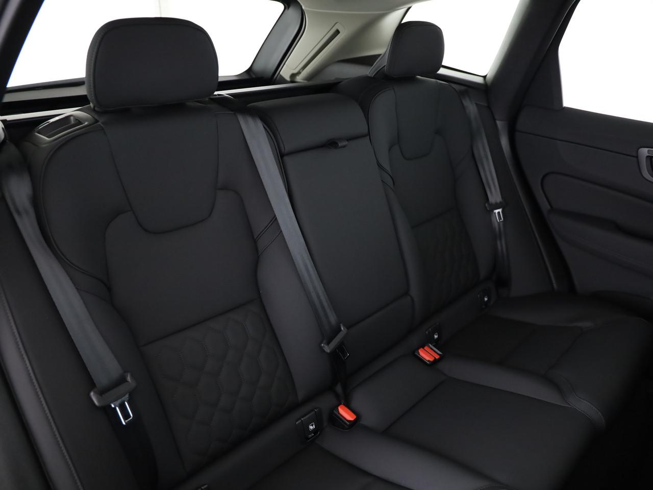 VOLVO XC60 2.0 B5 MH Ultra Dark AWD-image-12
