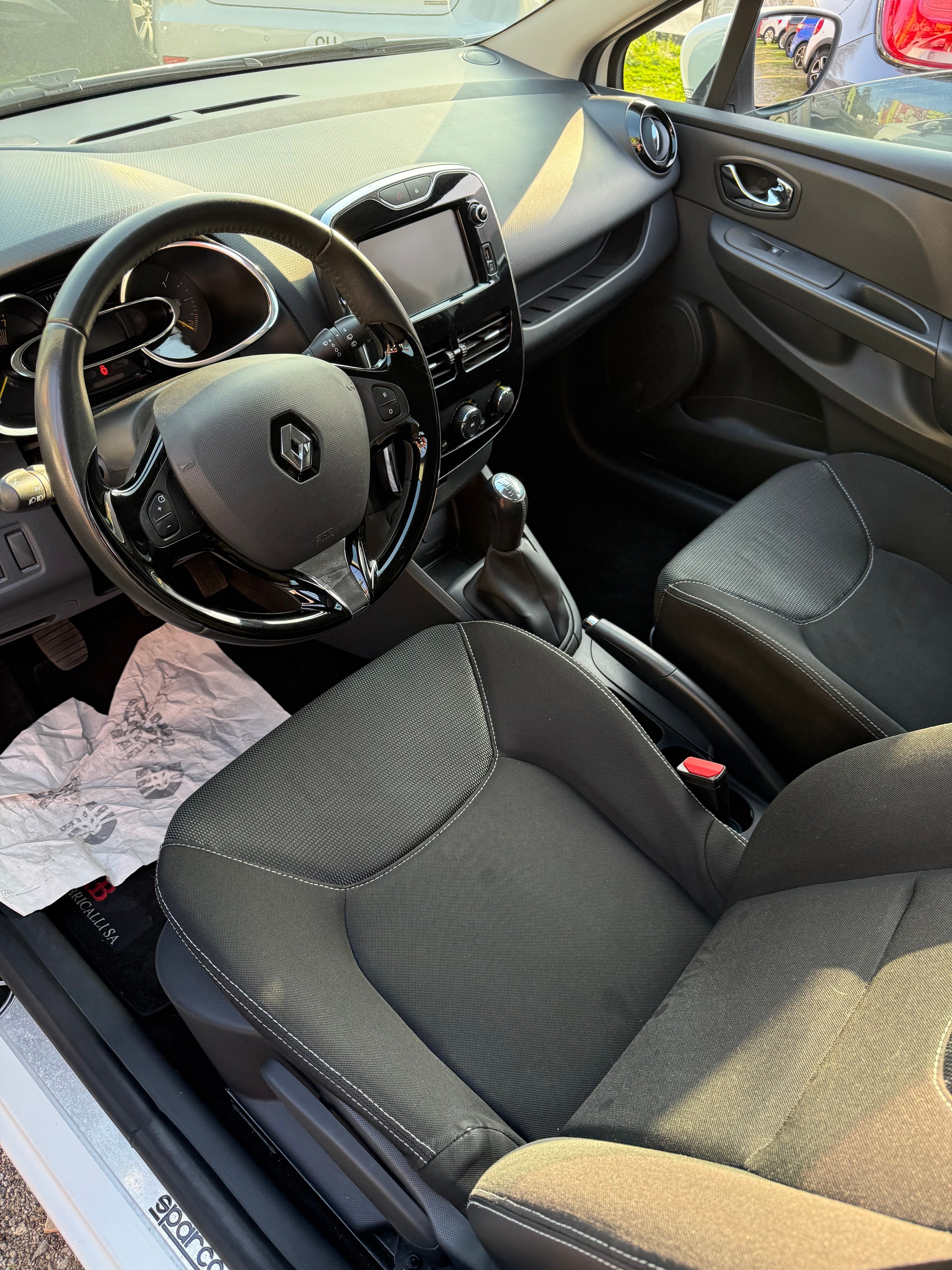 RENAULT Clio 1.2 16V Authentique-image-4