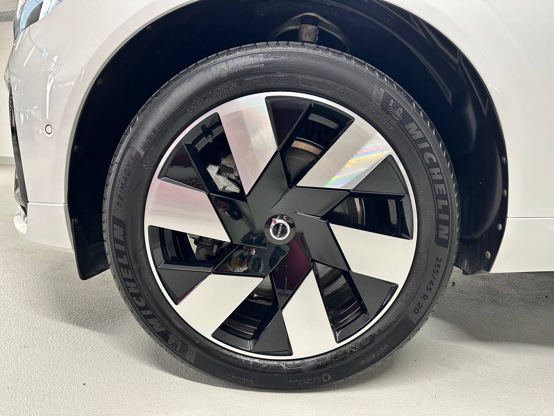 VOLVO XC60 T6 eAWD PluginHybrid Plus Dark Geartronic-image-5