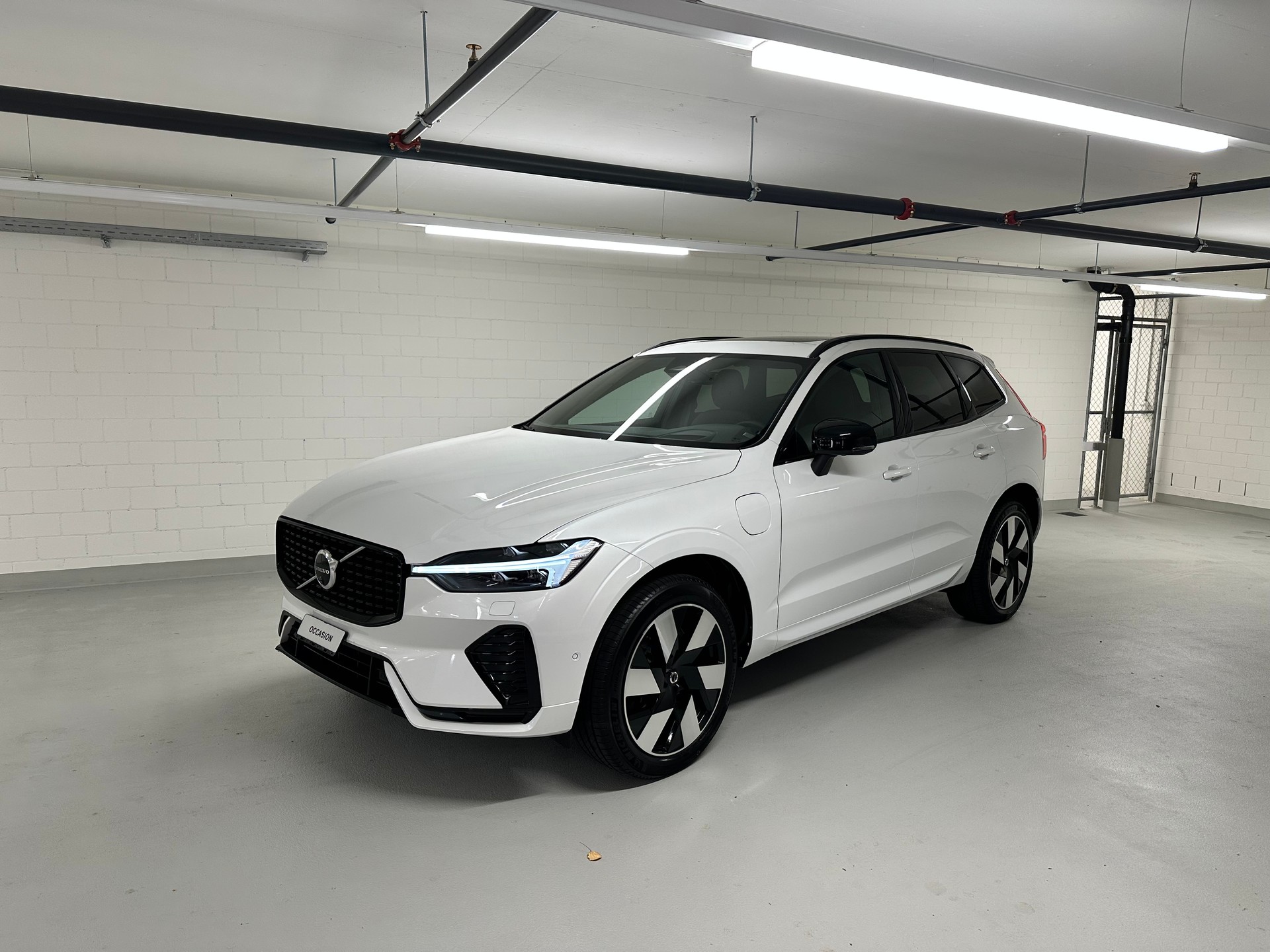 VOLVO XC60 T6 eAWD PluginHybrid Plus Dark Geartronic-image-0