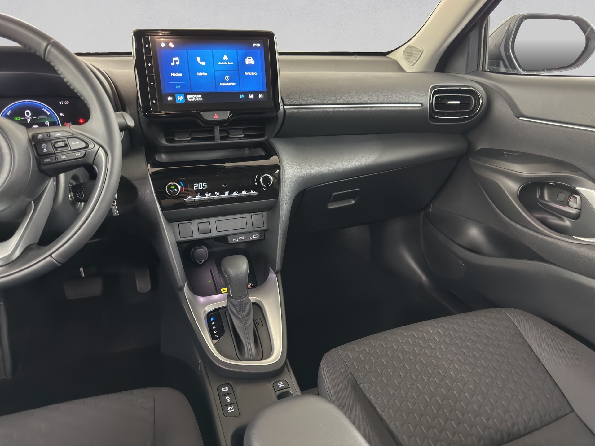 TOYOTA Yaris Cross 1.5 Comfort e-CVT-image-11