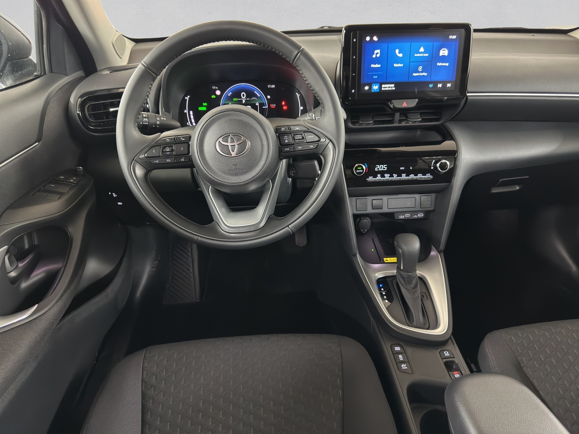TOYOTA Yaris Cross 1.5 Comfort e-CVT-image-13