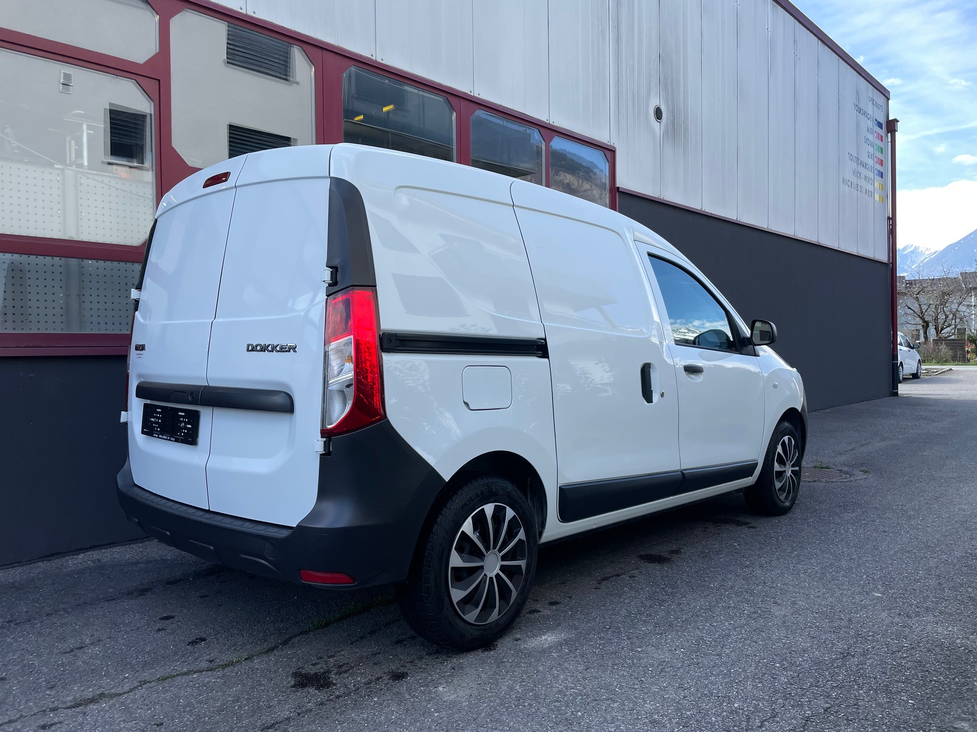 DACIA Dokker Van TCe 100 PF Essential-image-1