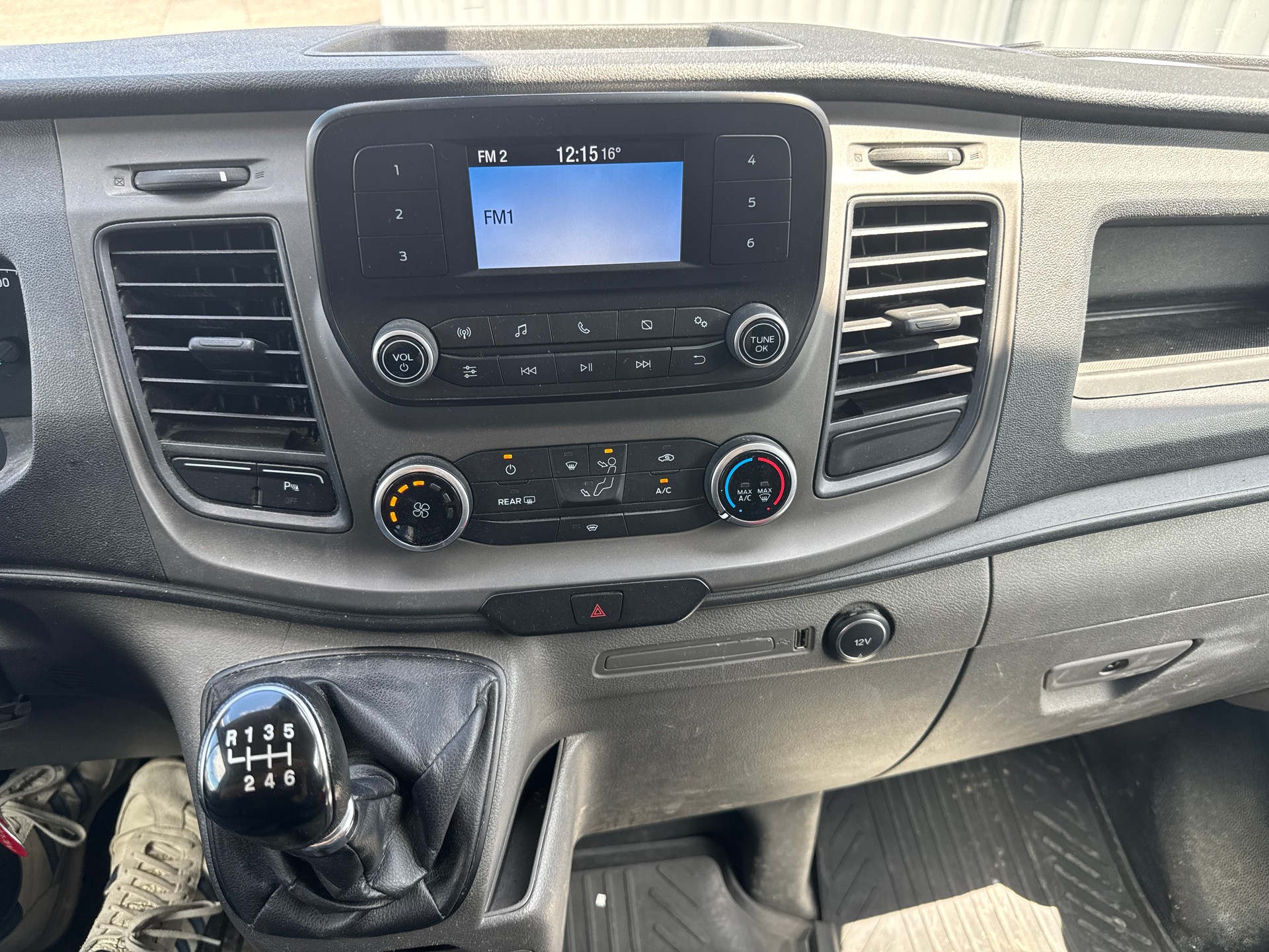 FORD Transit Custom Van 300 L1H1 Ambiente-image-9